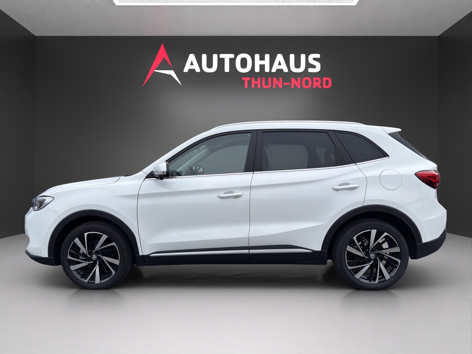 MG ZS 1.5 Hybrid+ Luxury-image-1