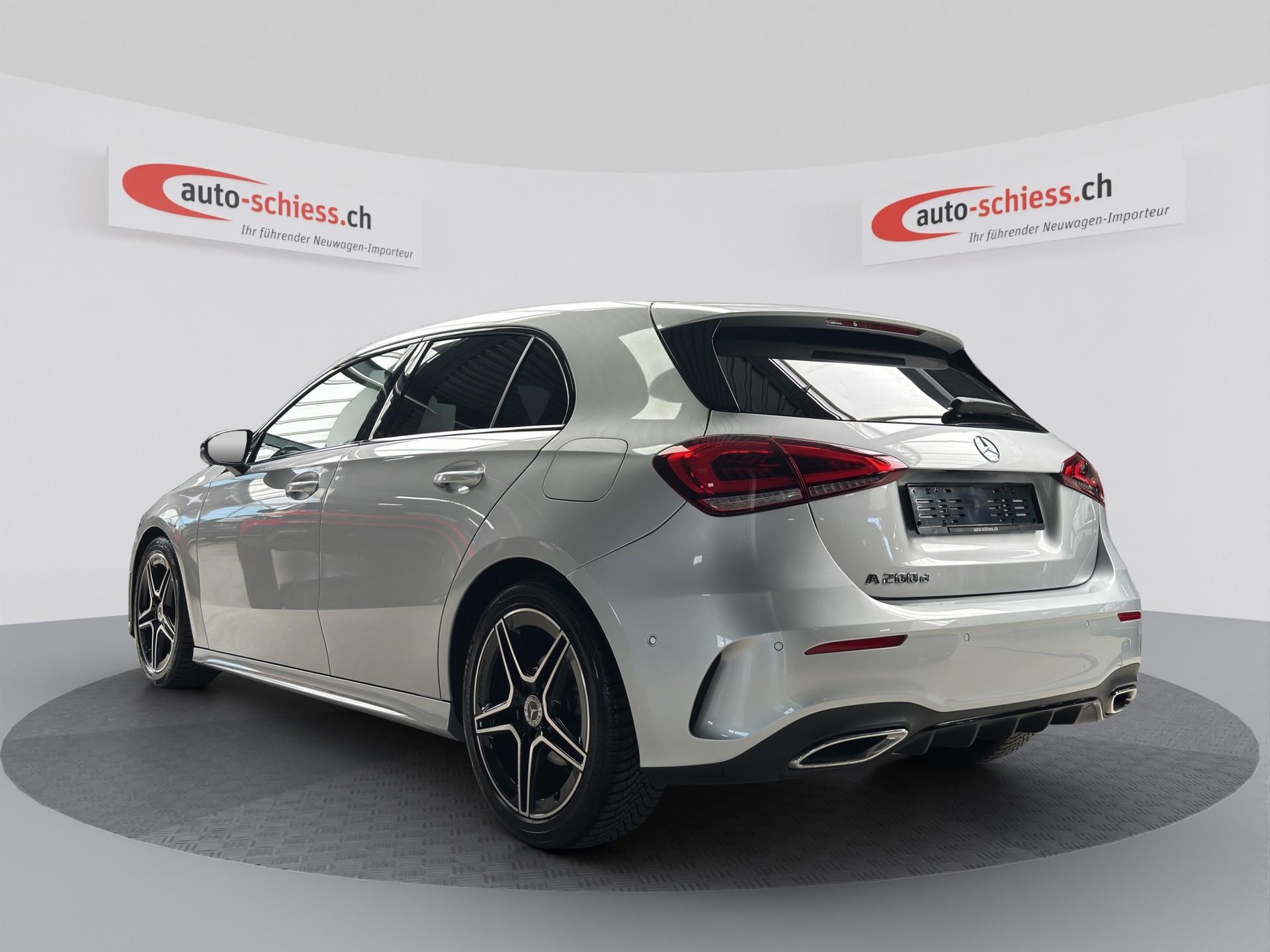 MERCEDES-BENZ A 200 d AMG Night 8G-DCT-image-2