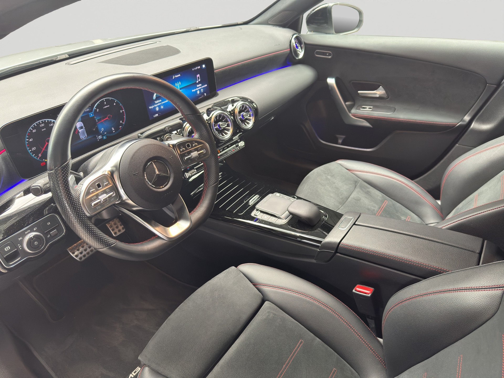 MERCEDES-BENZ A 200 d AMG Night 8G-DCT-image-6