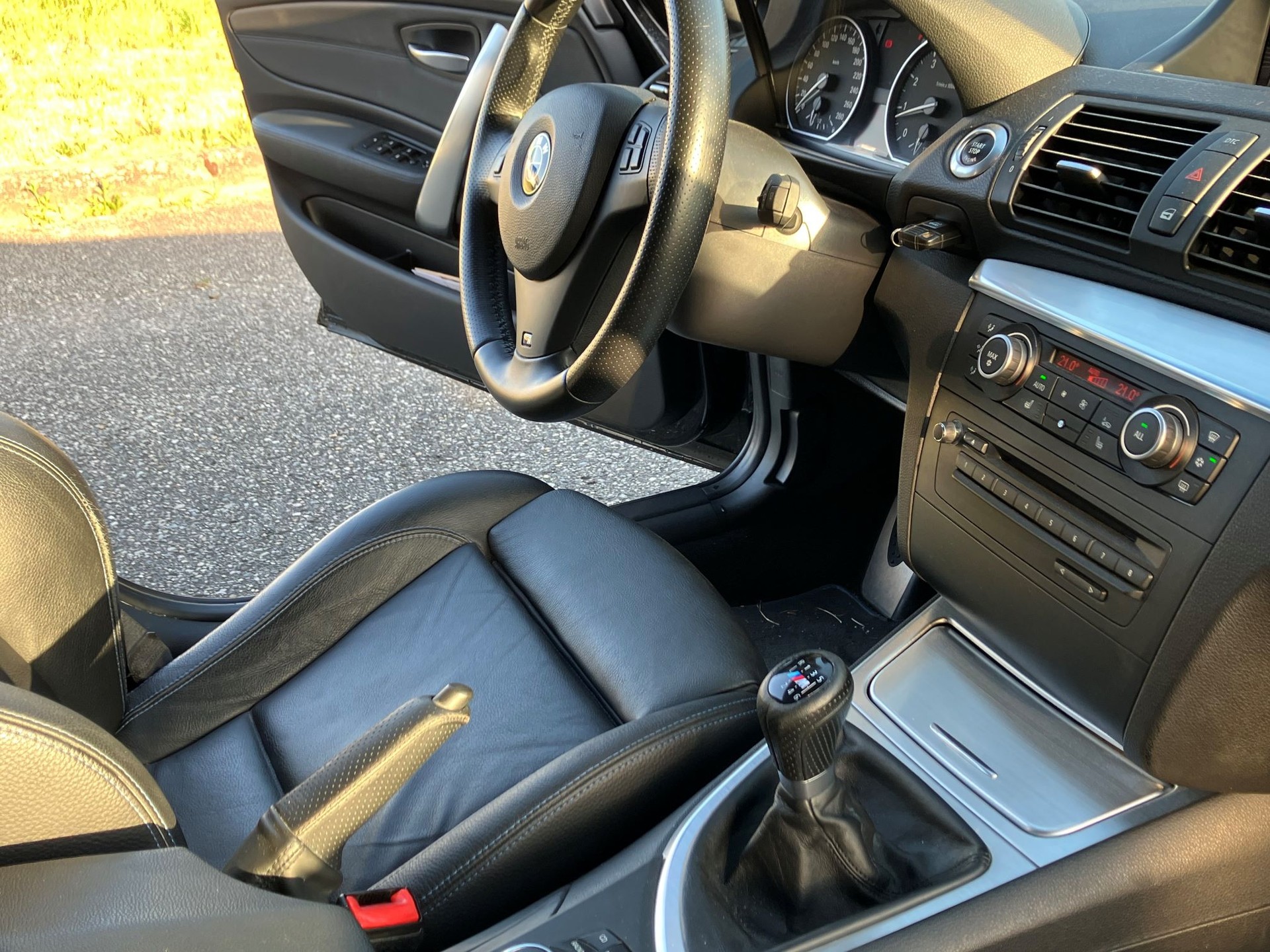 BMW 130i-image-5