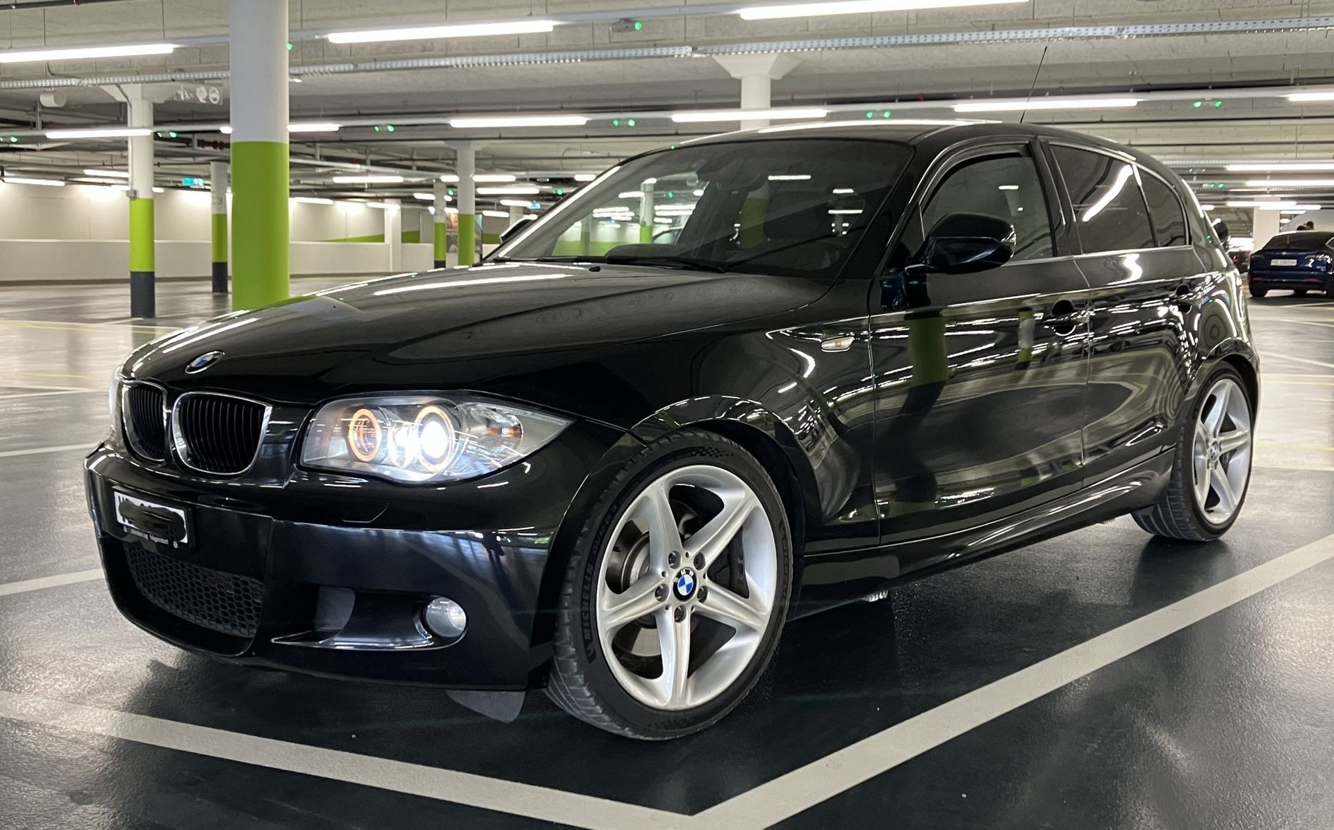 BMW 130i-image-0