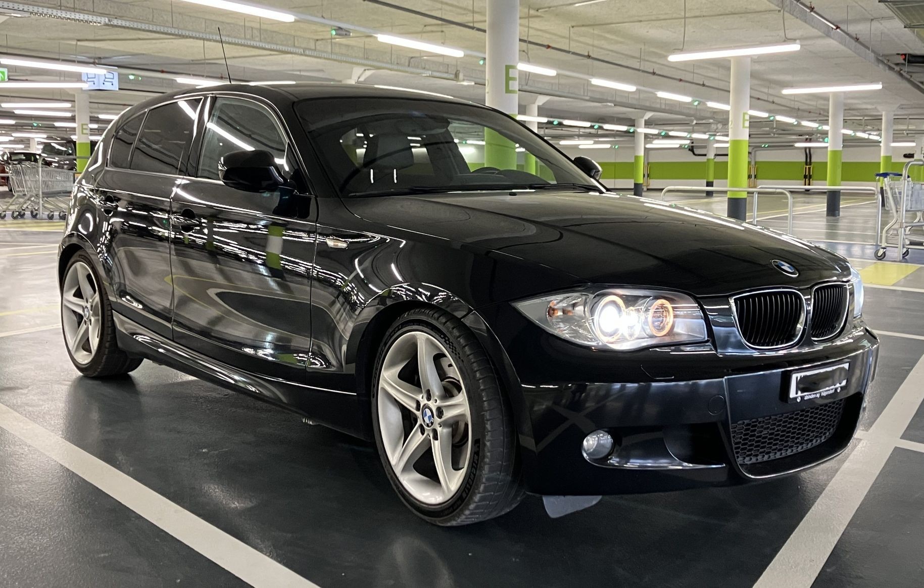 BMW 130i-image-1