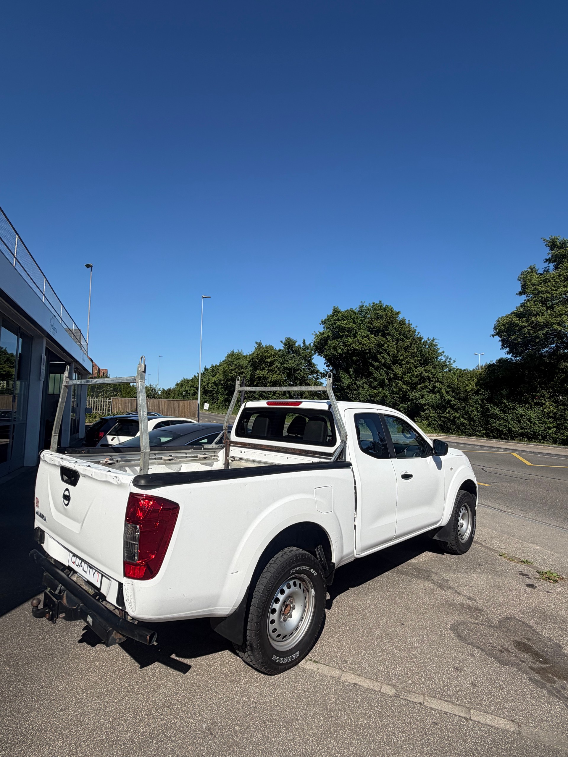 NISSAN Navara King Cab Visia 2.3 dCi 4WD-image-3