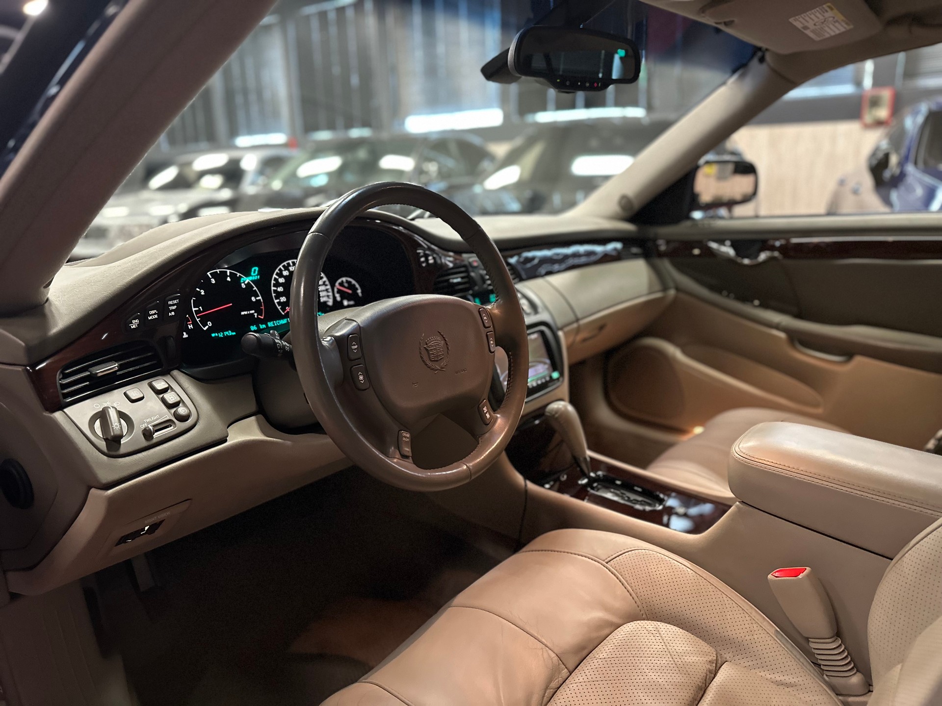 CADILLAC 4.6 V8 Northstar 32V / ** Einzelstück / CH Auslieferung **-image-10