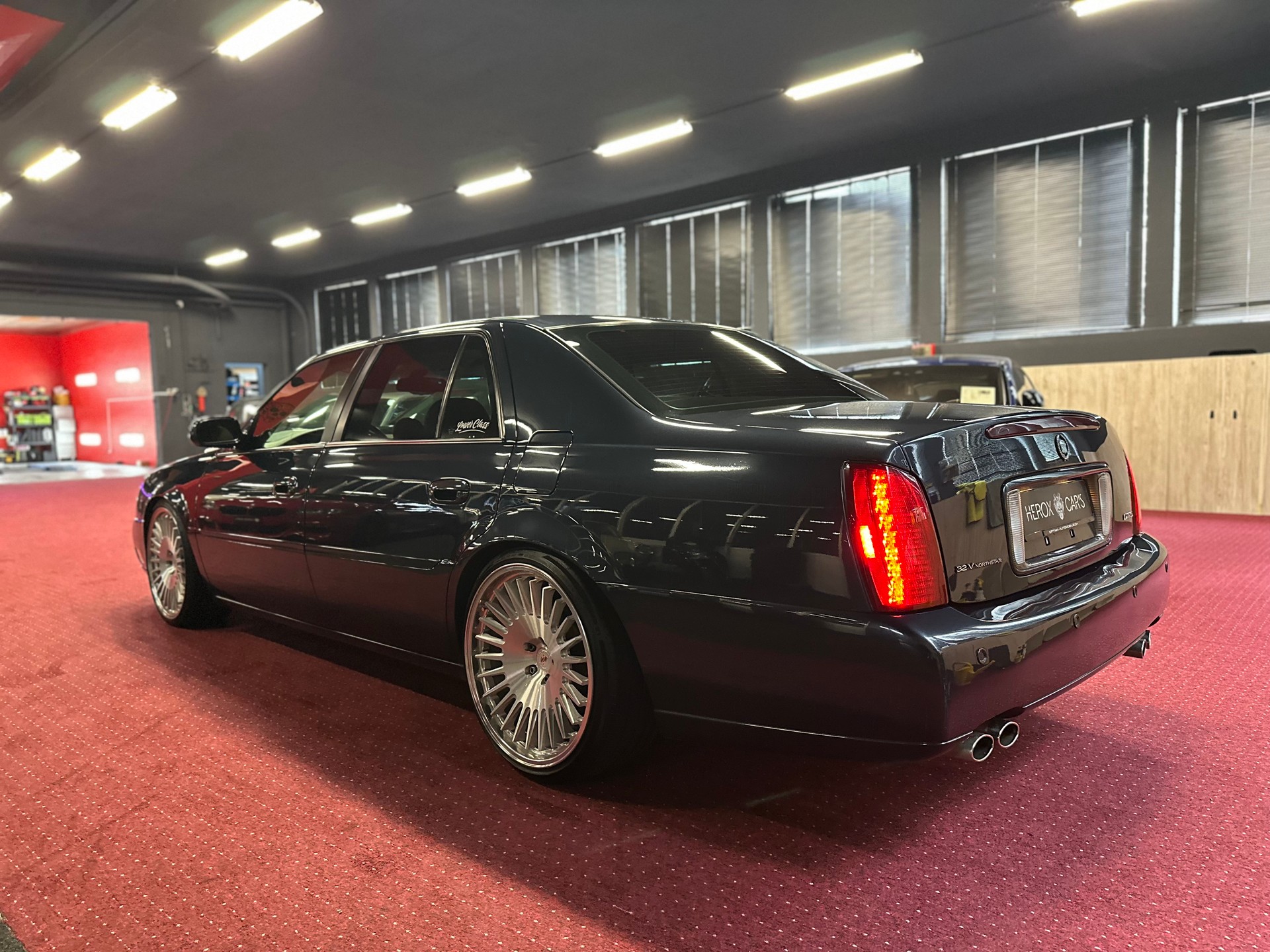 CADILLAC 4.6 V8 Northstar 32V / ** Einzelstück / CH Auslieferung **-image-8