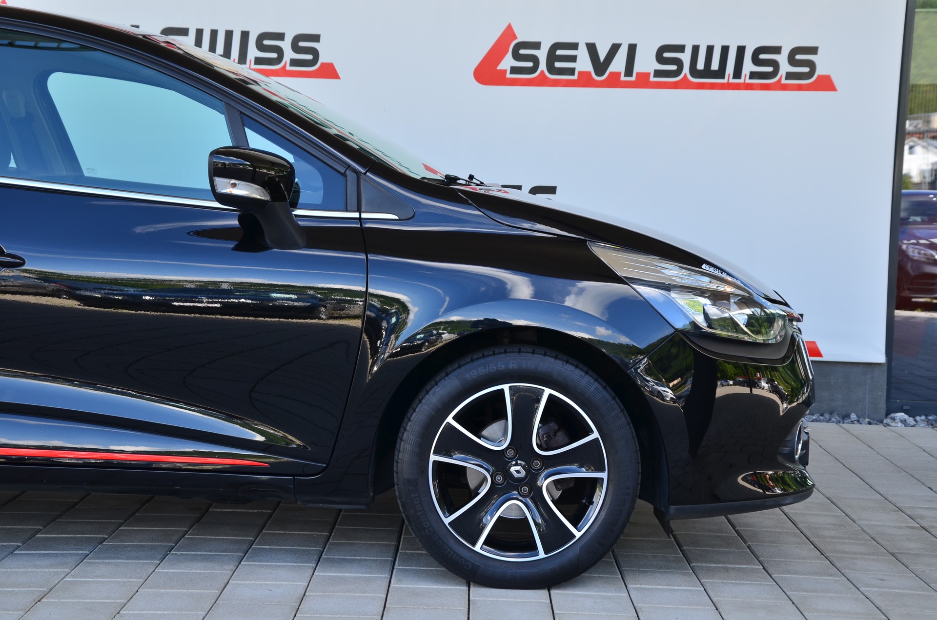 RENAULT Clio 1.2 16V T Swiss Edition EDC*Ab MFK,1 Jahr oder 20'000km Garantie*-image-2