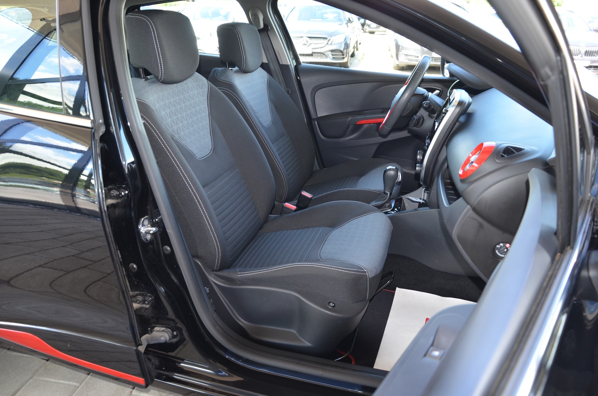 RENAULT Clio 1.2 16V T Swiss Edition EDC*Ab MFK,1 Jahr oder 20'000km Garantie*-image-14