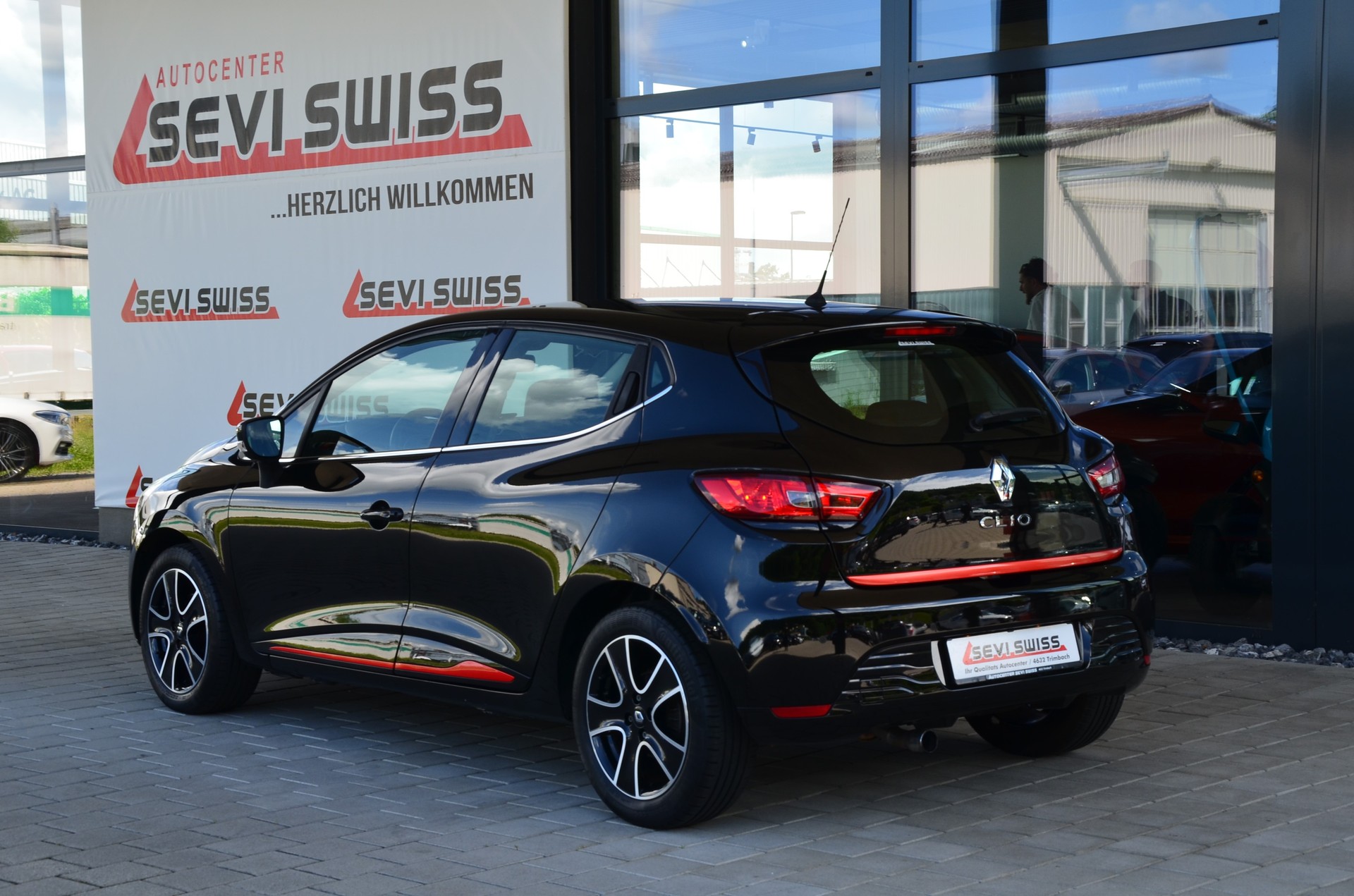 RENAULT Clio 1.2 16V T Swiss Edition EDC*Ab MFK,1 Jahr oder 20'000km Garantie*-image-7