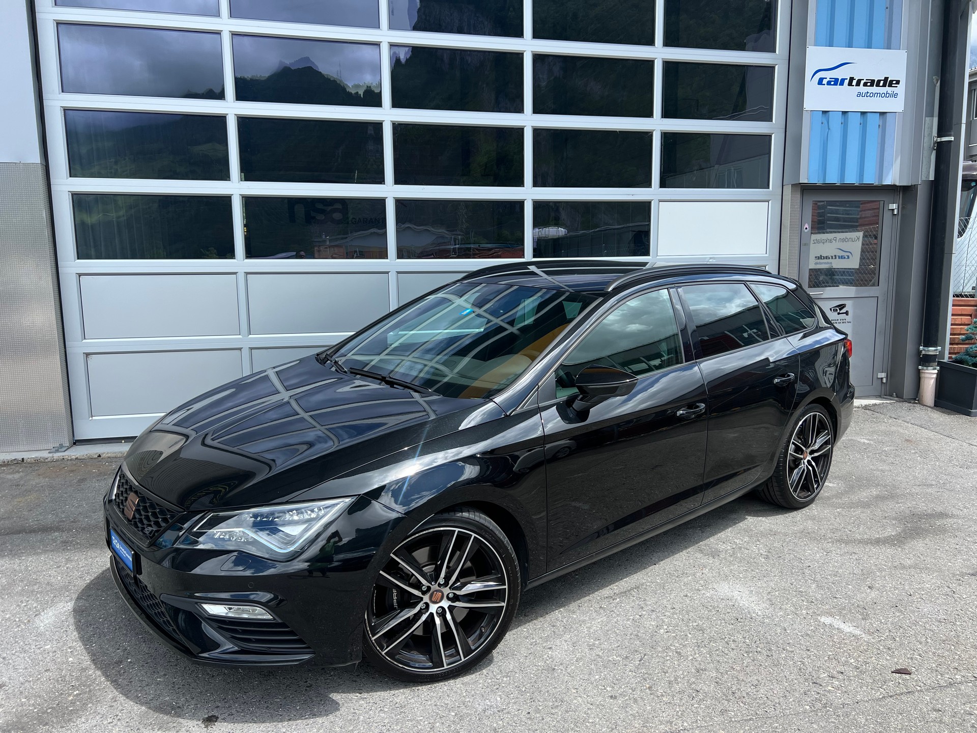 SEAT Leon ST 2.0 TSI Cupra 300 4x4 DSG* Navigation * Rückfahrtkamera * Teilleder * frisch ab MFK * 12/24 Mt. Garantie möglich ***-image-0