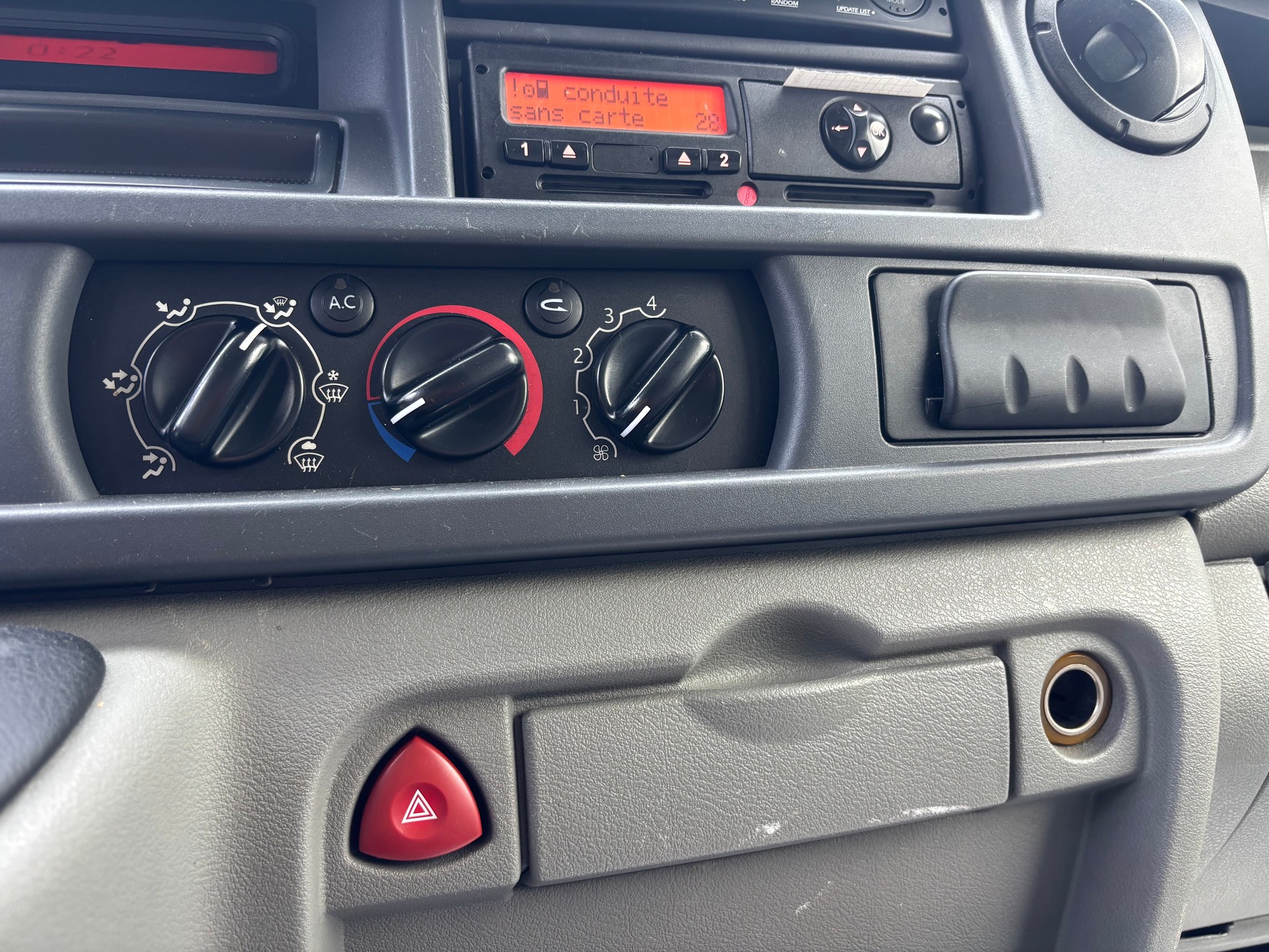 RENAULT Master T39 2.5dCi L3H2-image-11