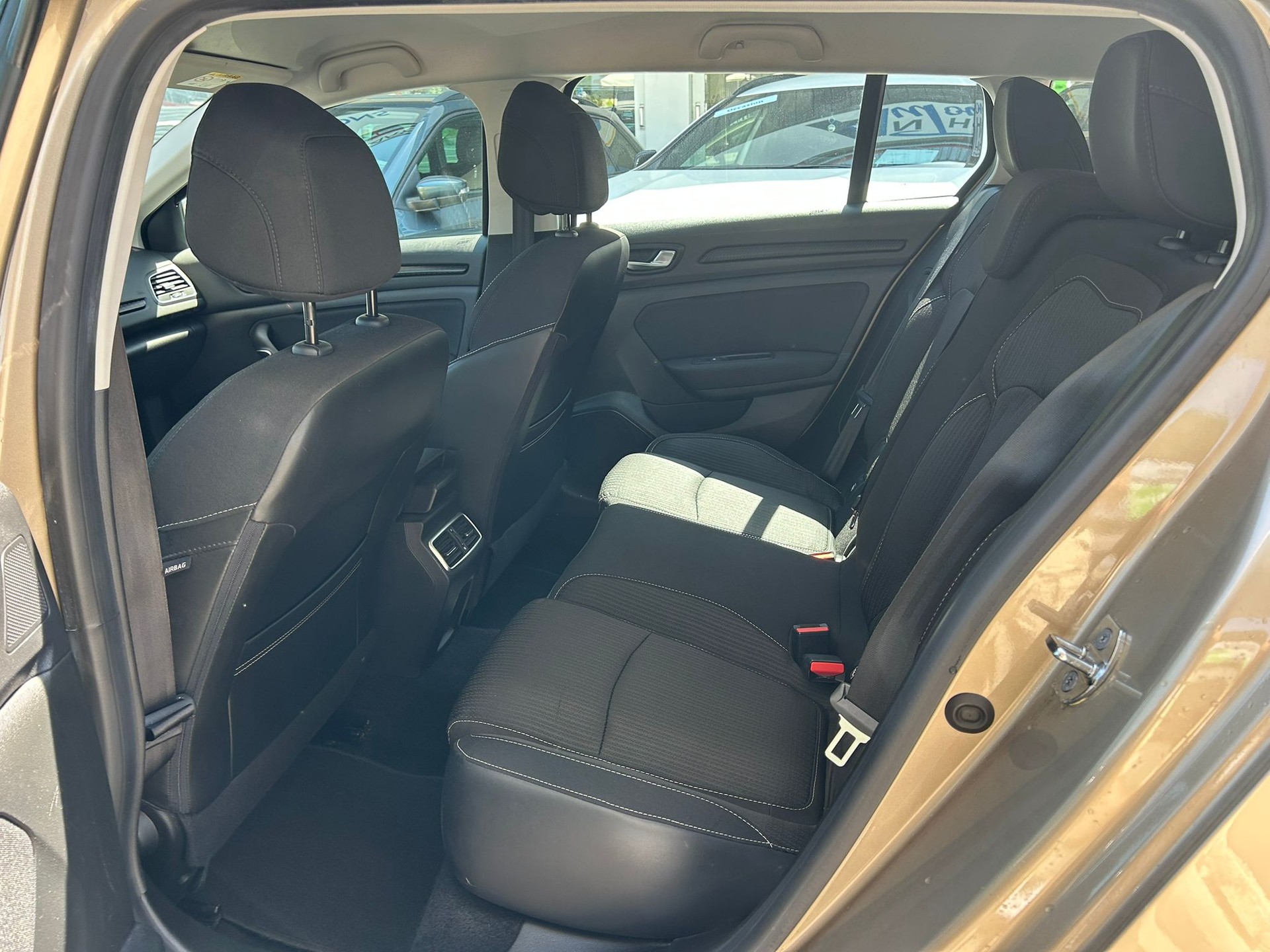 RENAULT Mégane Grandtour 1.2 16V Turbo Zen EDC-image-5