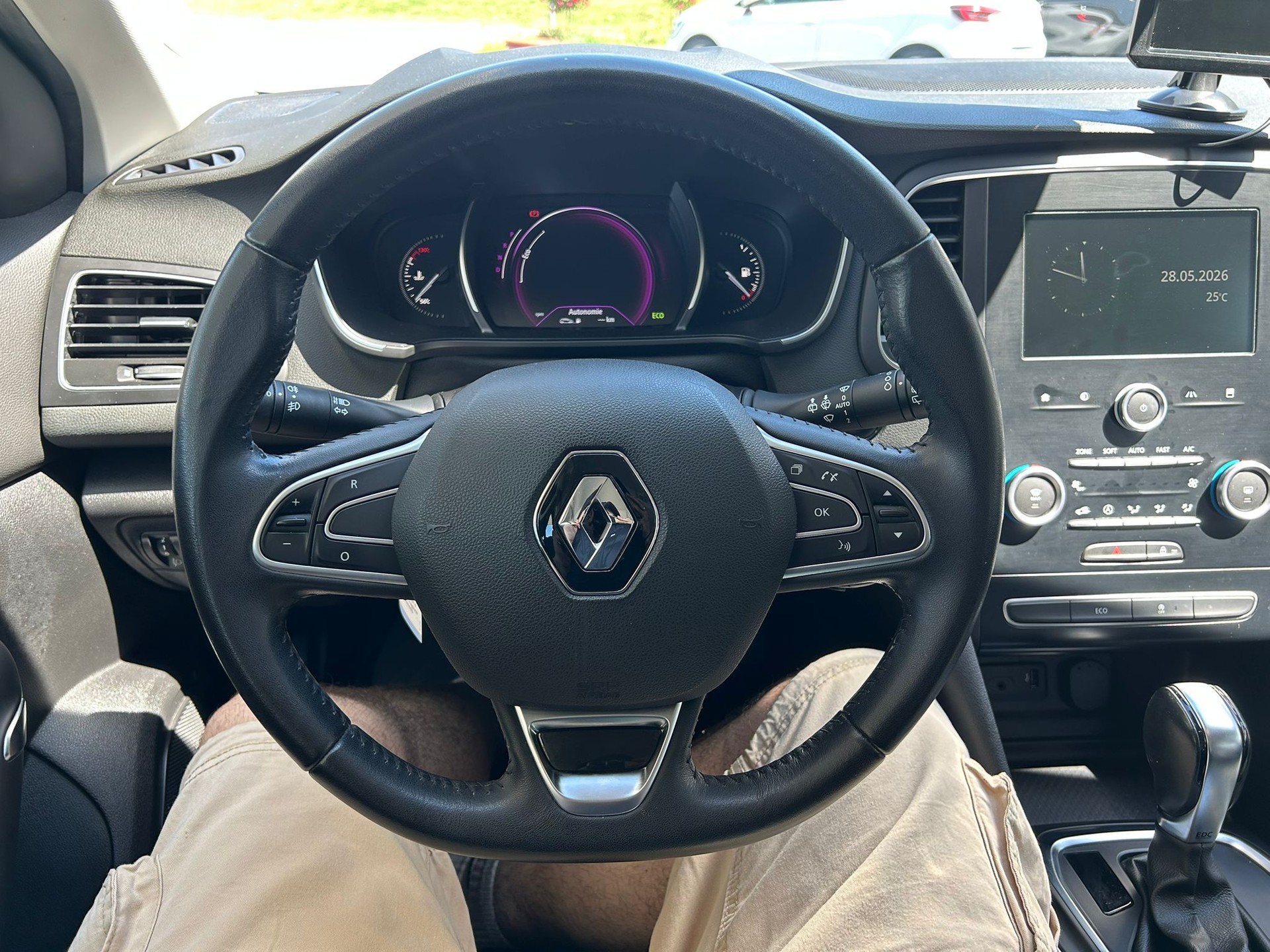 RENAULT Mégane Grandtour 1.2 16V Turbo Zen EDC-image-8