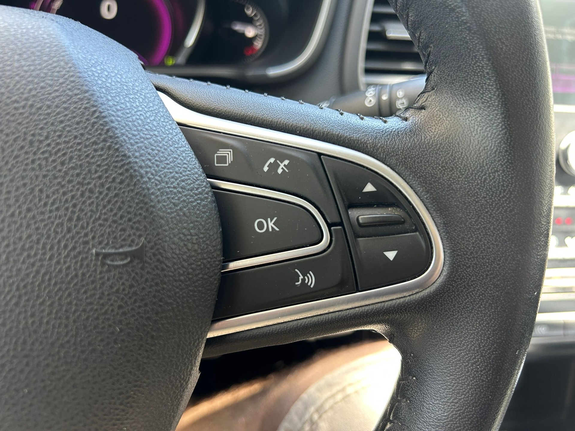 RENAULT Mégane Grandtour 1.2 16V Turbo Zen EDC-image-10