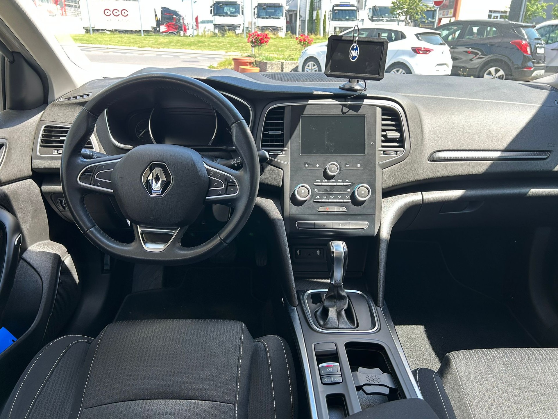 RENAULT Mégane Grandtour 1.2 16V Turbo Zen EDC-image-6