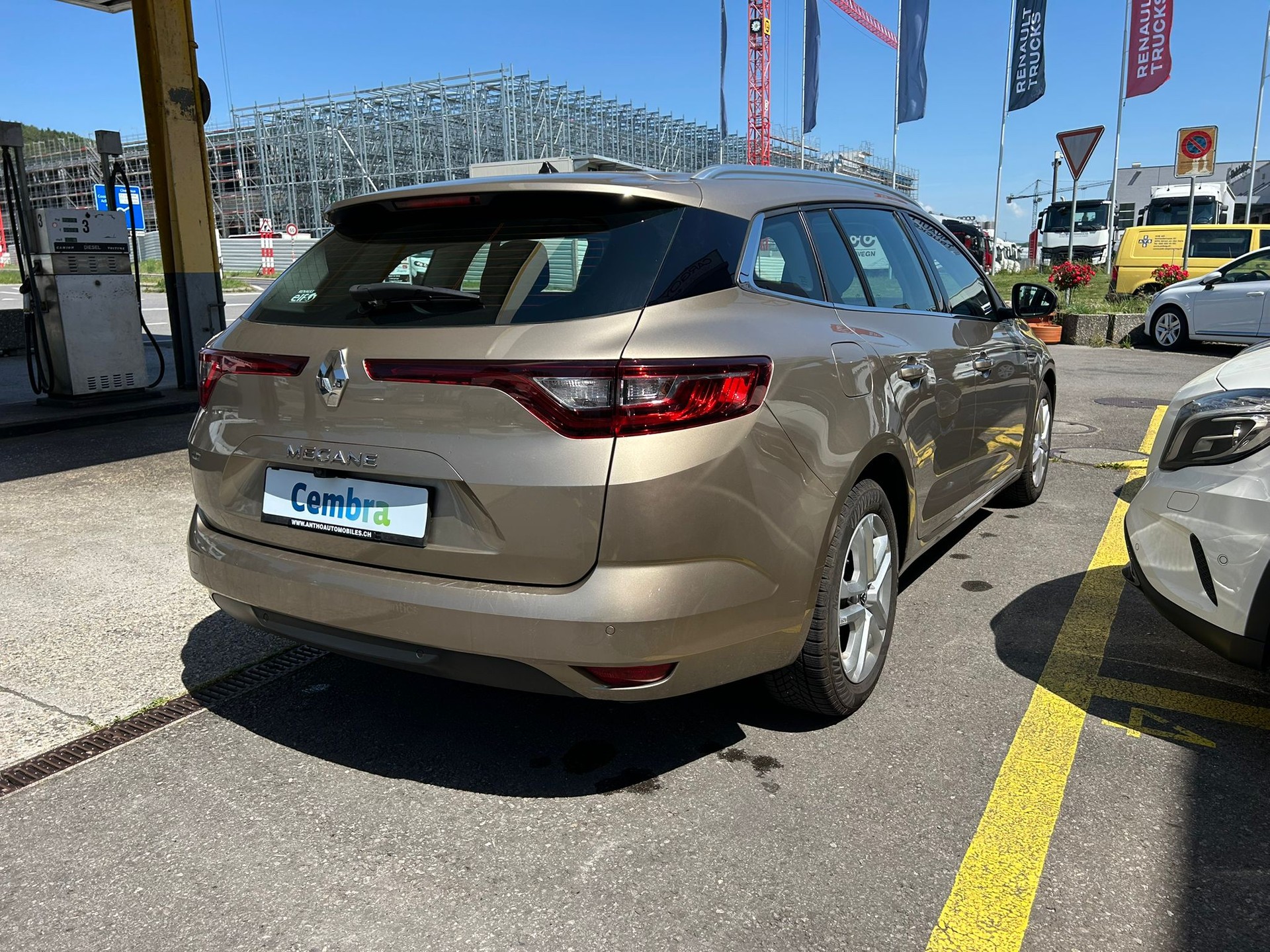RENAULT Mégane Grandtour 1.2 16V Turbo Zen EDC-image-3