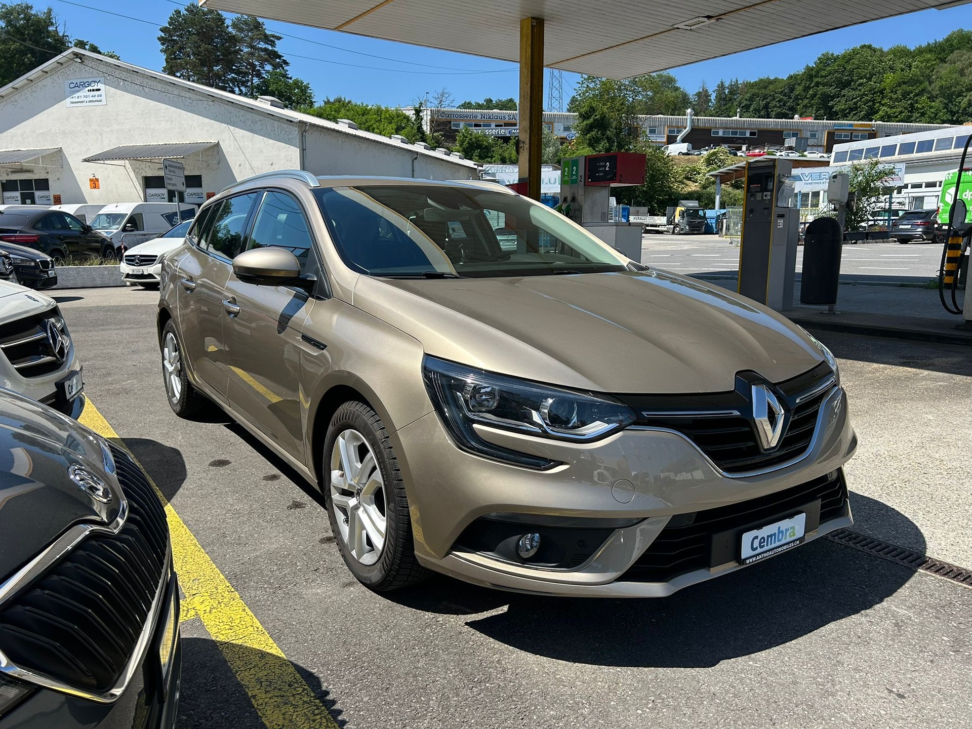 RENAULT Mégane Grandtour 1.2 16V Turbo Zen EDC-image-1