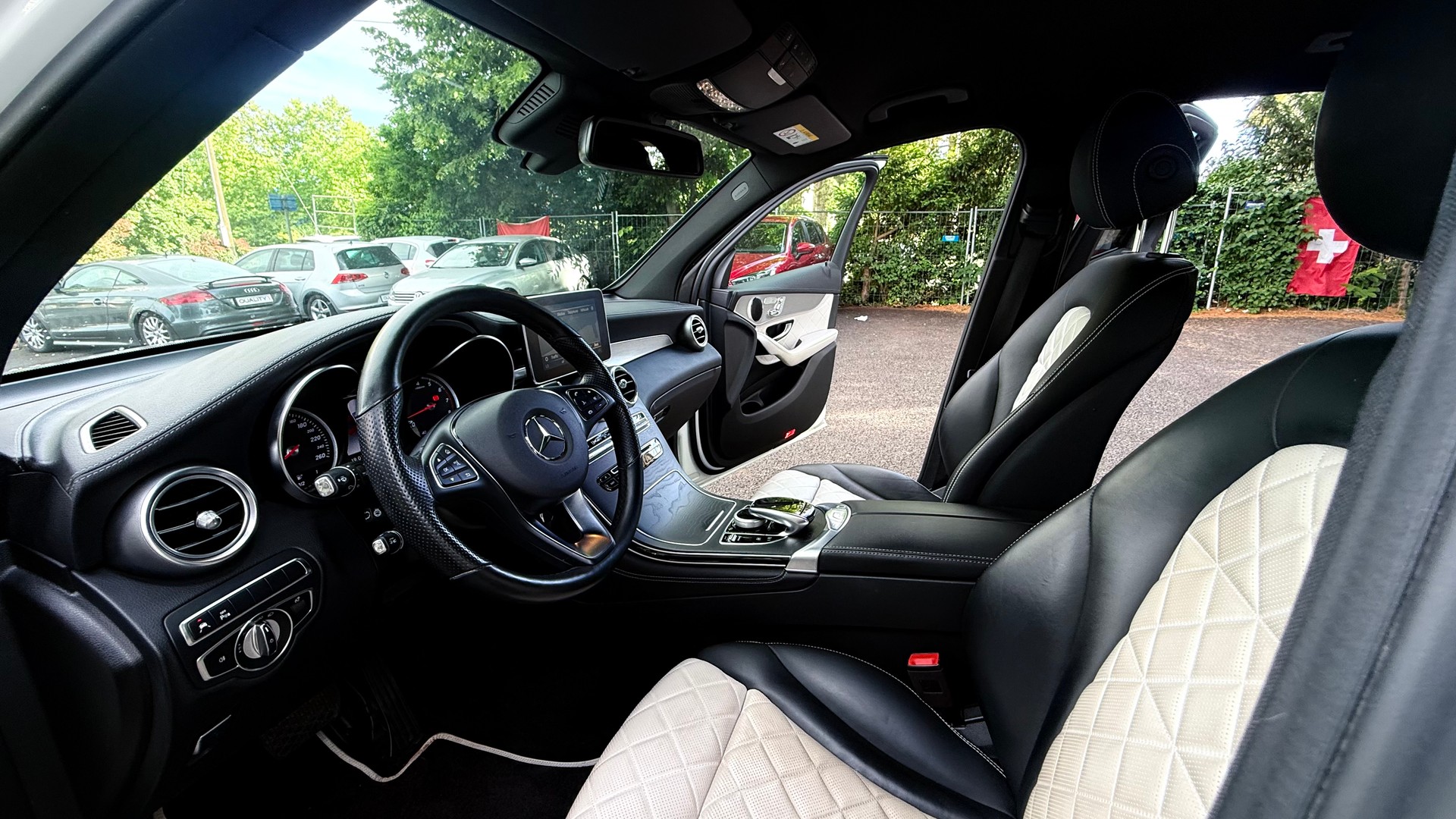 MERCEDES-BENZ GLC 300 4Matic 9G-Tronic-image-9