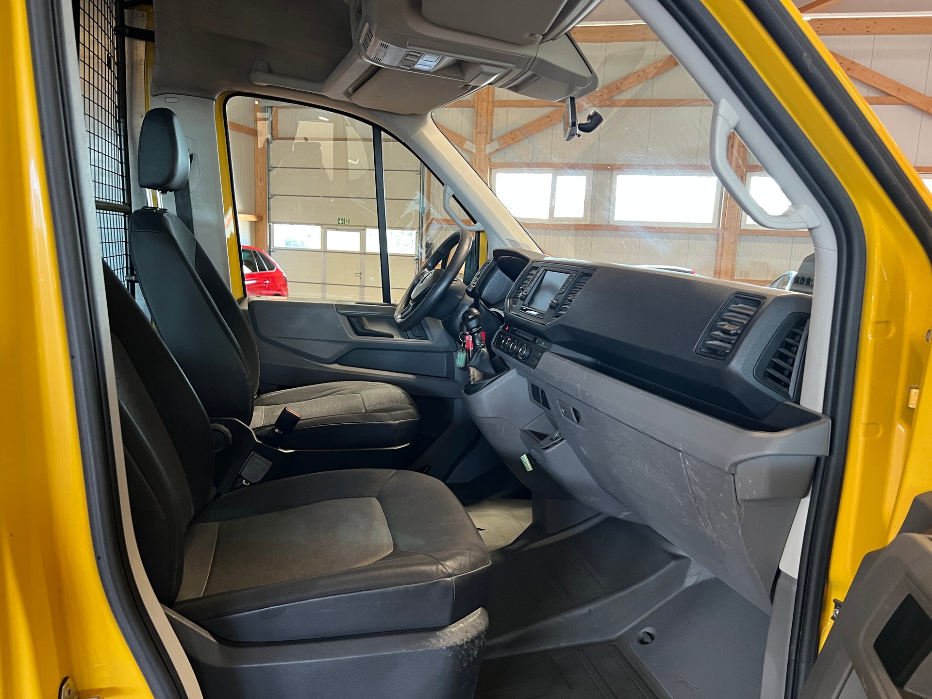 VW Crafter 35 2.0 TDI L4 4Motion-image-9