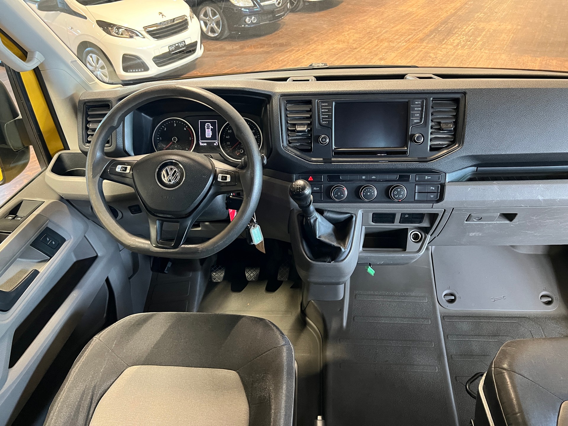 VW Crafter 35 2.0 TDI L4 4Motion-image-11