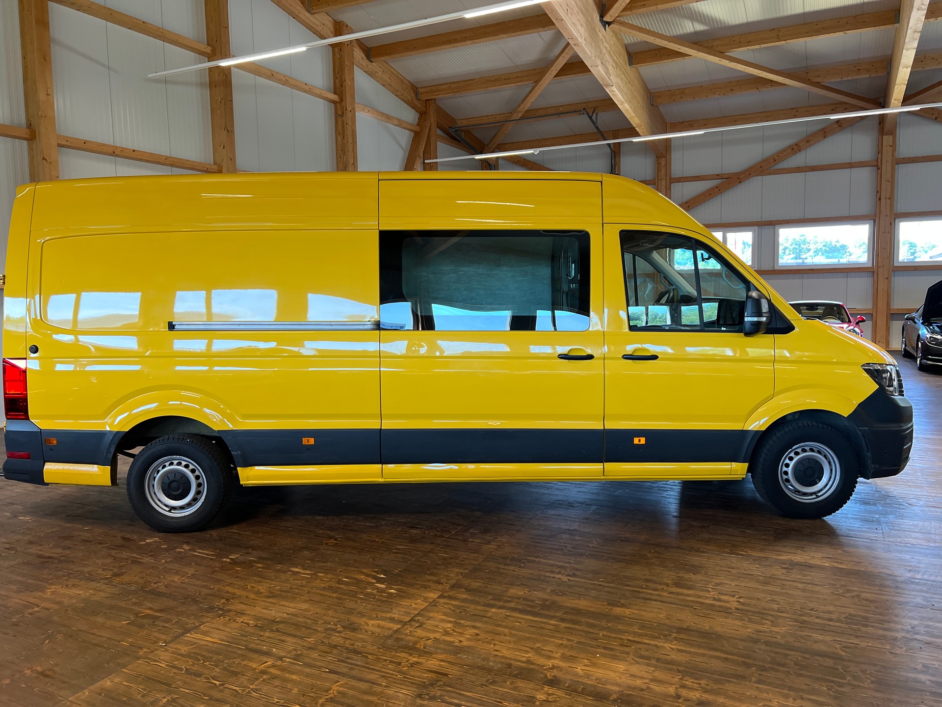 VW Crafter 35 2.0 TDI L4 4Motion-image-3