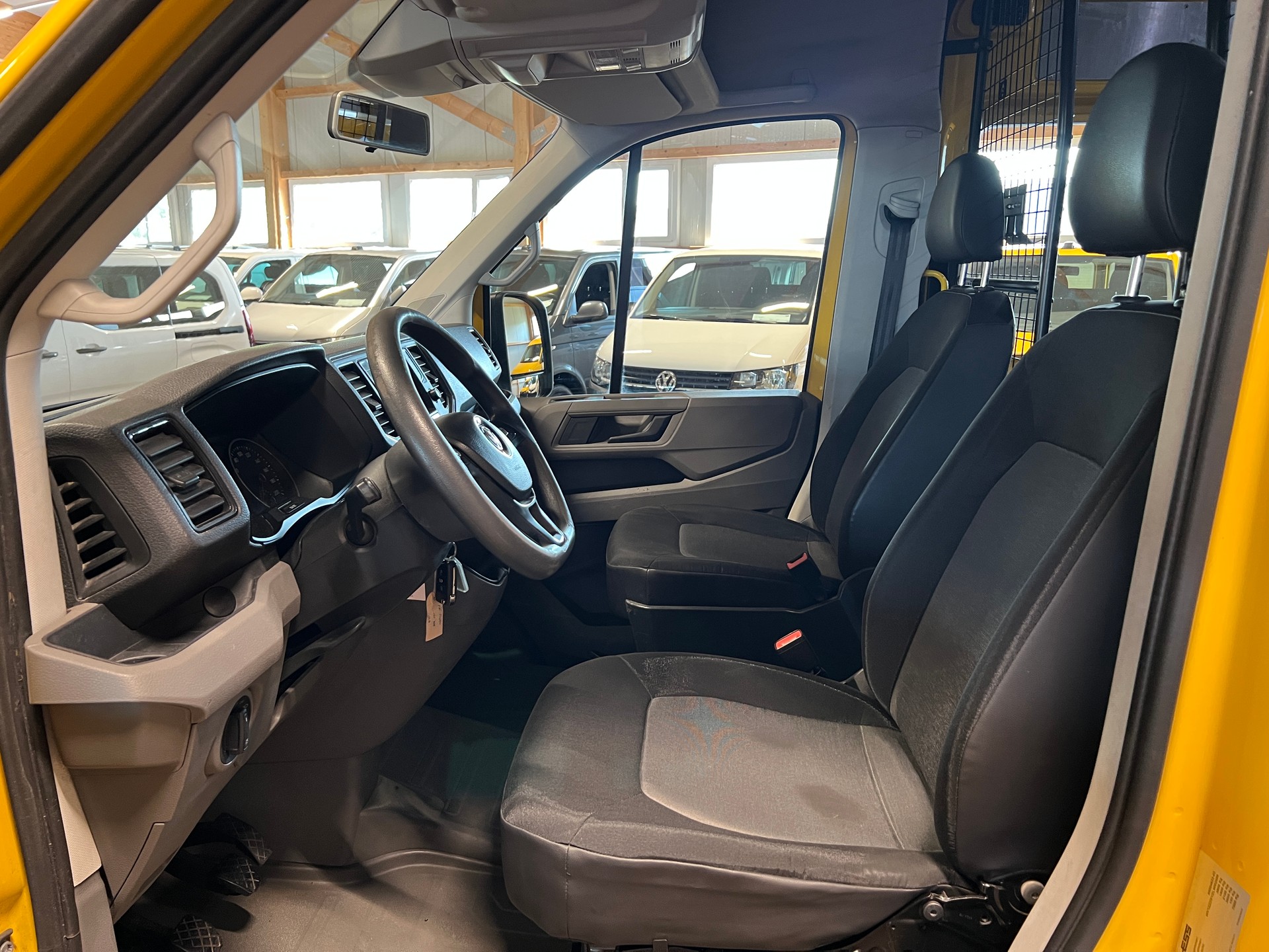 VW Crafter 35 2.0 TDI L4 4Motion-image-8