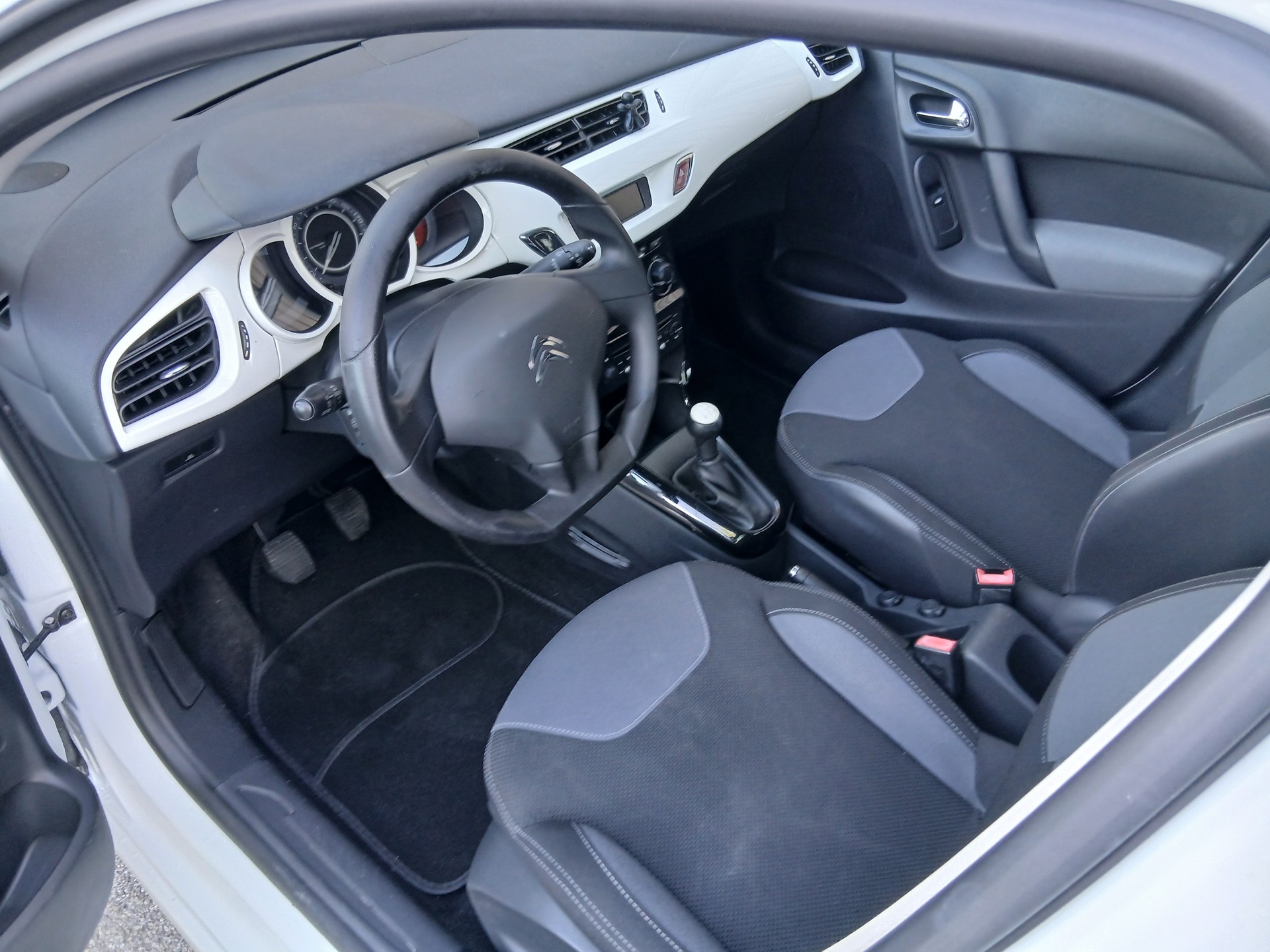 CITROEN C3 1.4i Tonic-image-6