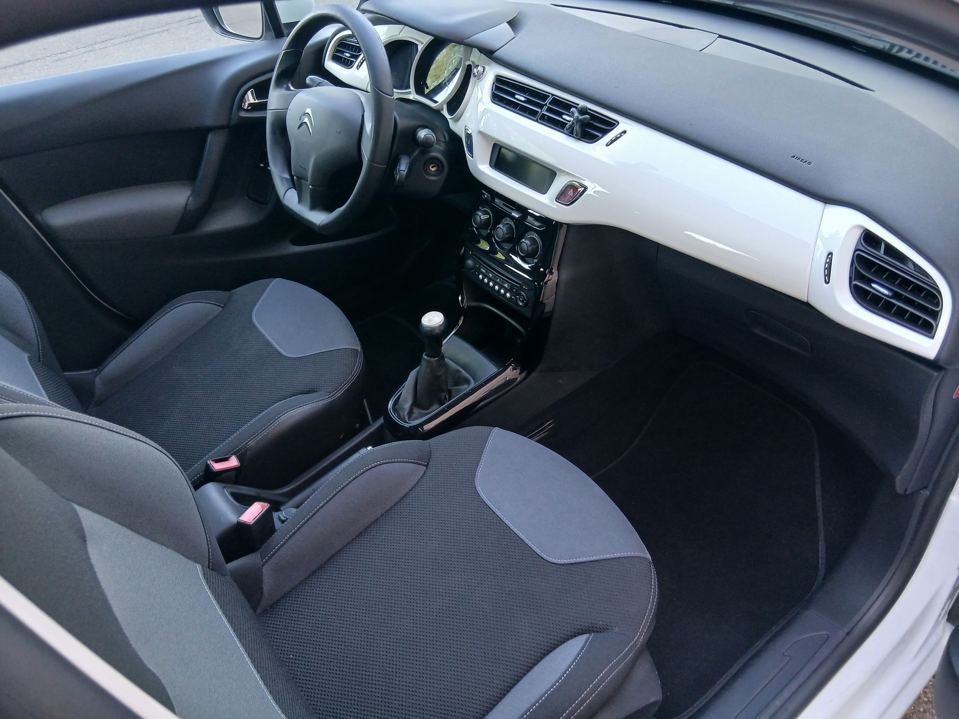 CITROEN C3 1.4i Tonic-image-7