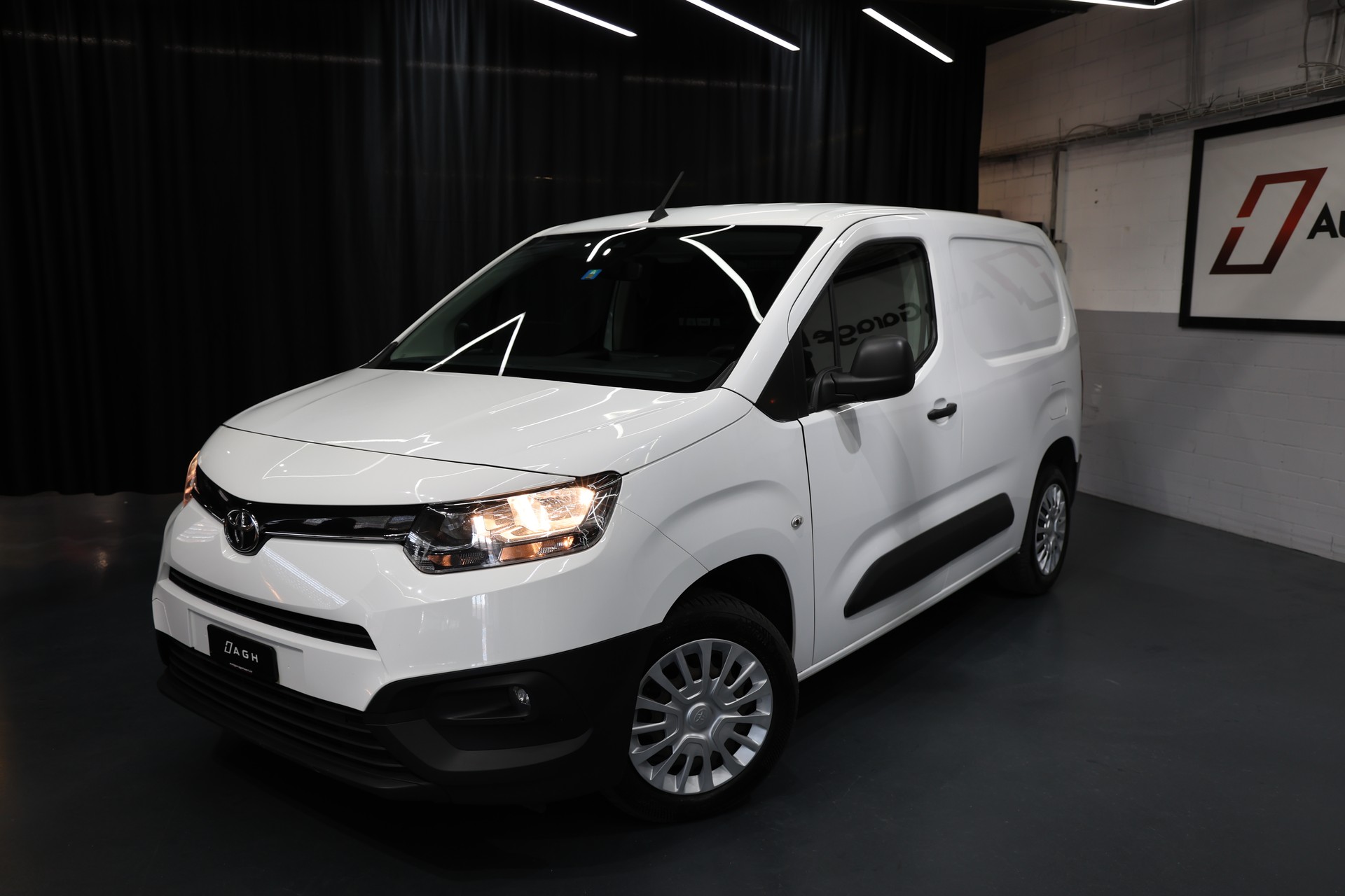 TOYOTA Proace City Van 1.5D Active Long Automatik Klima-image-0