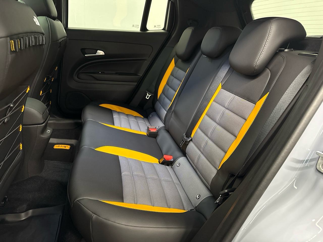 JEEP Avenger 1.2 Turbo MHEV The North Face 4xe-image-9