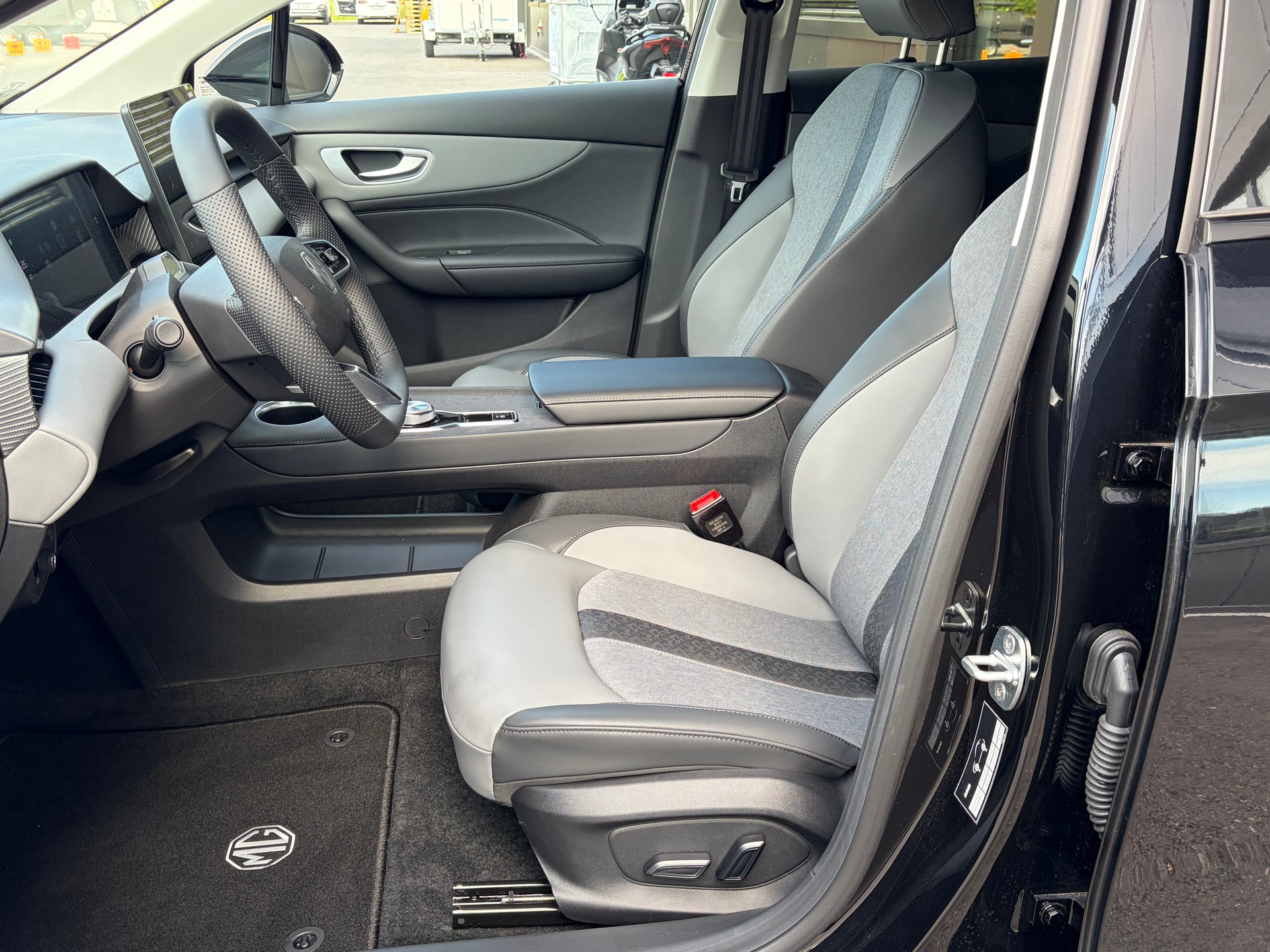 MG 4 EV 64kWh Premium-image-7
