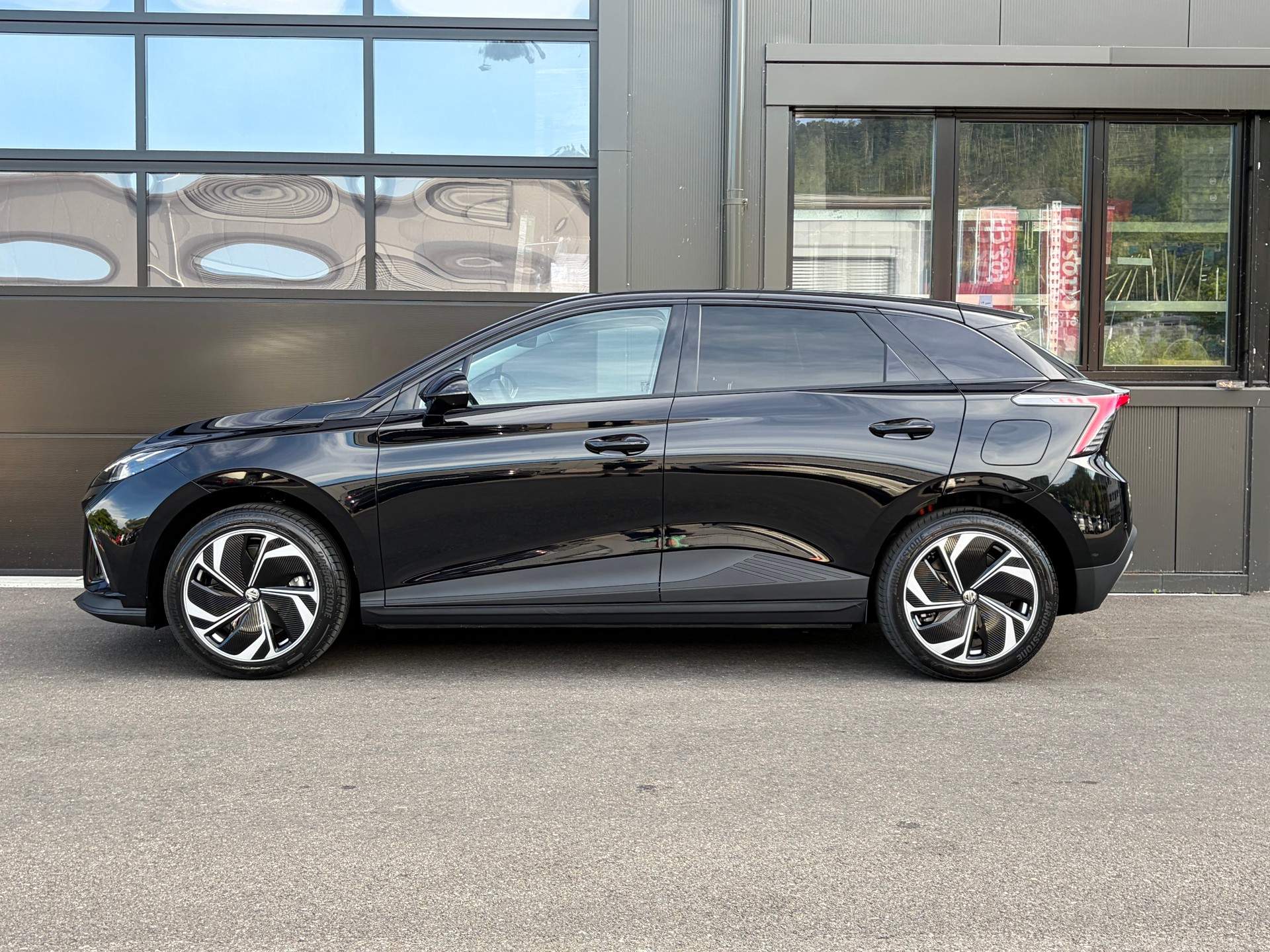 MG 4 EV 64kWh Premium-image-0