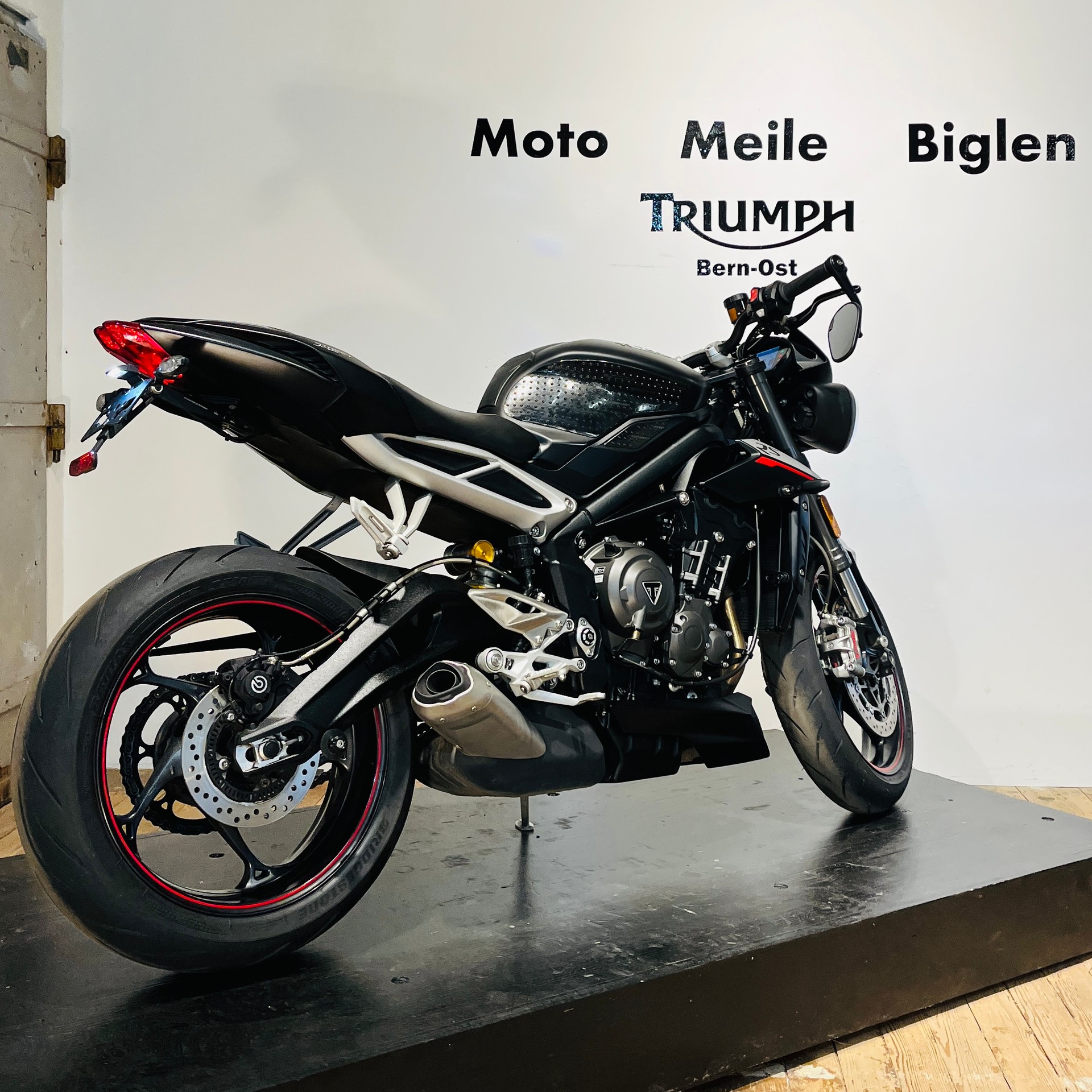 TRIUMPH Street Triple RS 765 ABS-showroom-element-2