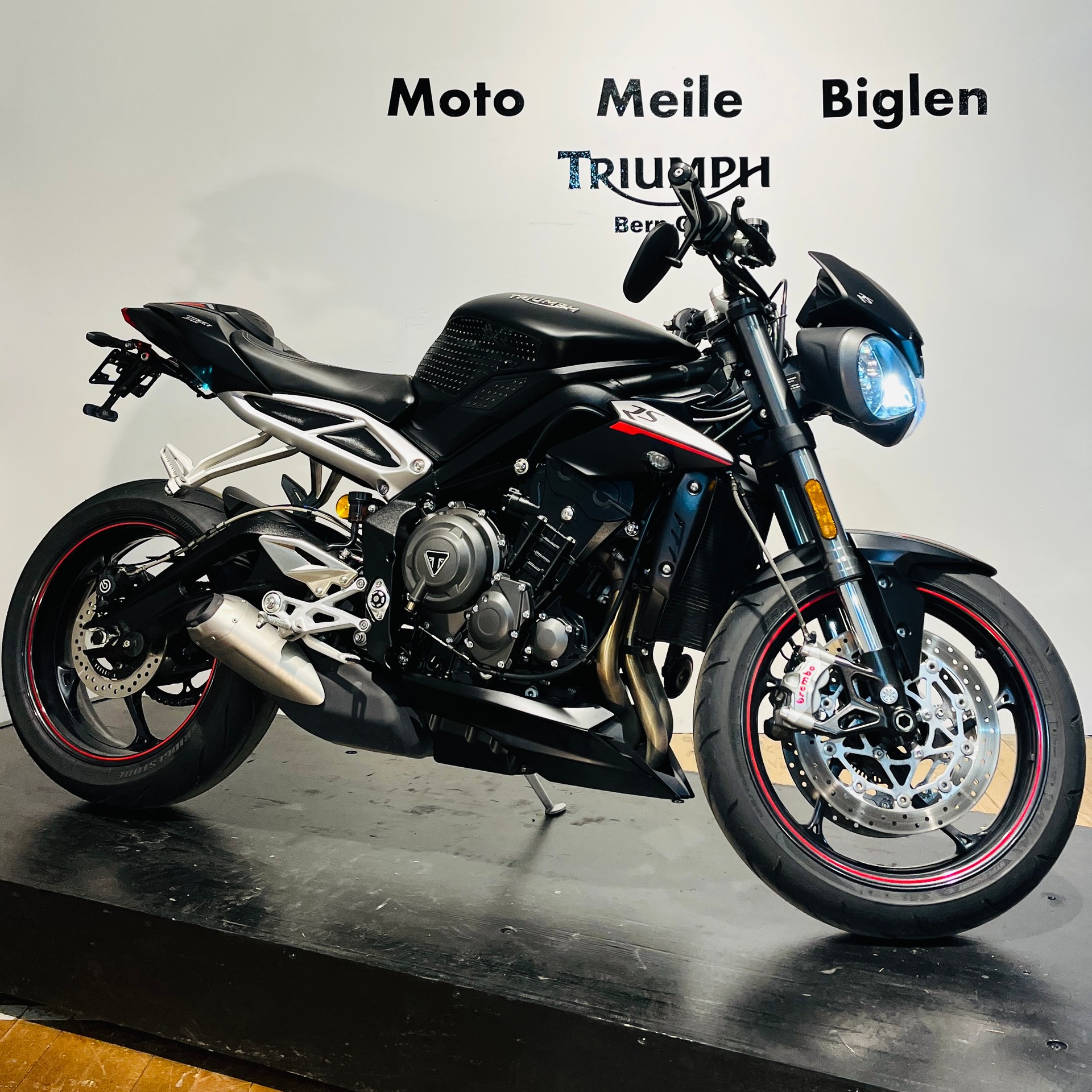 TRIUMPH Street Triple RS 765 ABS-showroom-element-1