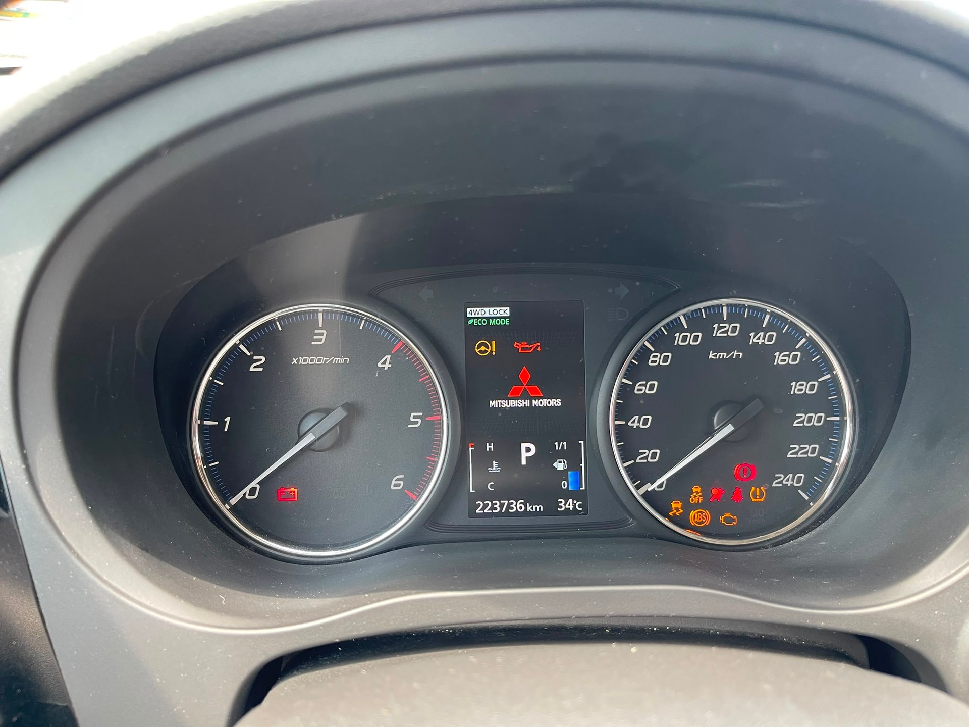 MITSUBISHI Outlander 2.2 DID Style 4WD Automatic-image-8