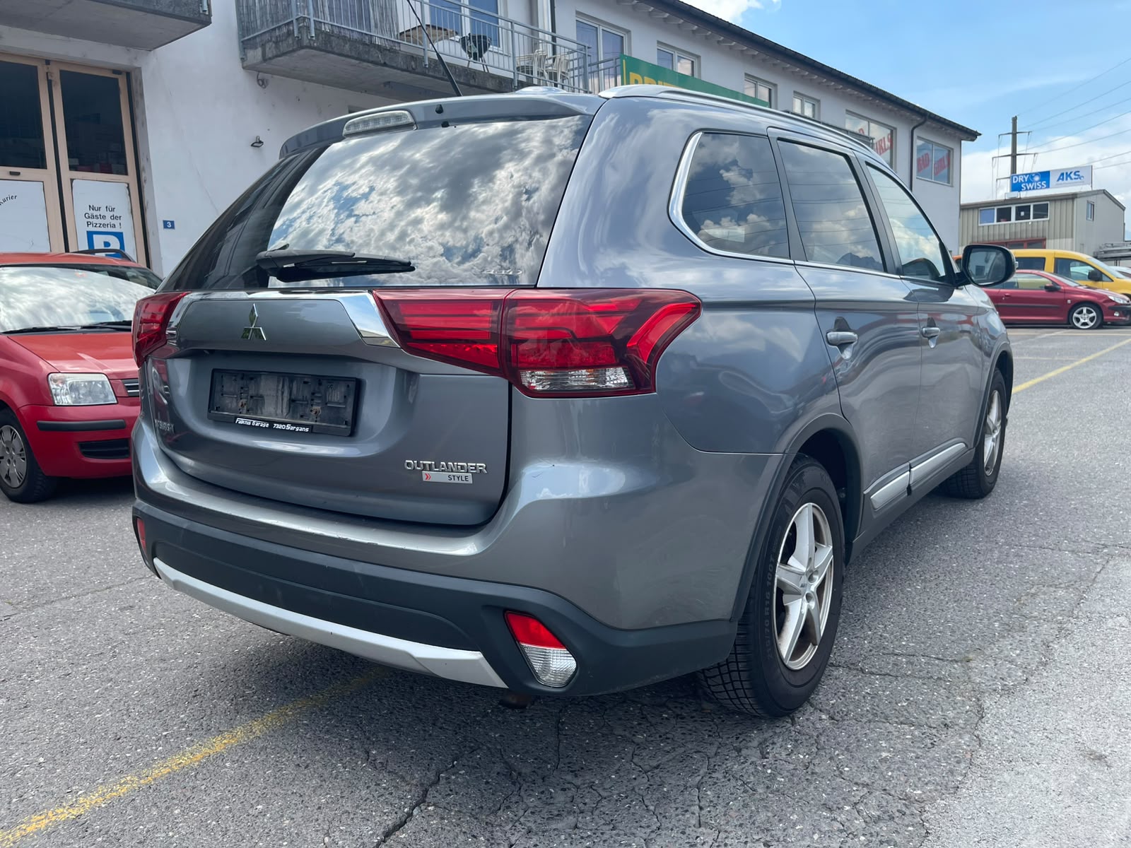 MITSUBISHI Outlander 2.2 DID Style 4WD Automatic-image-2