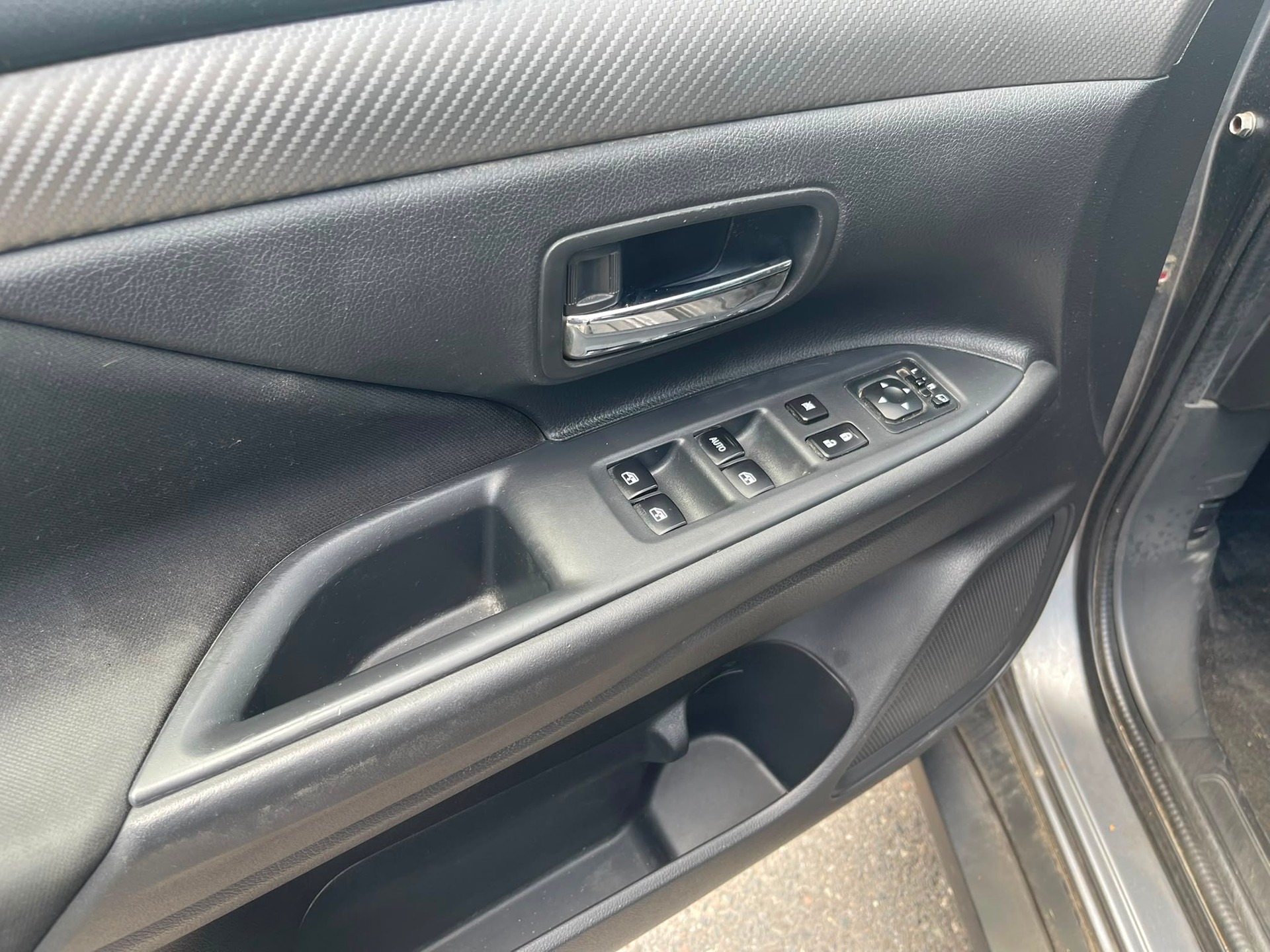 MITSUBISHI Outlander 2.2 DID Style 4WD Automatic-image-9