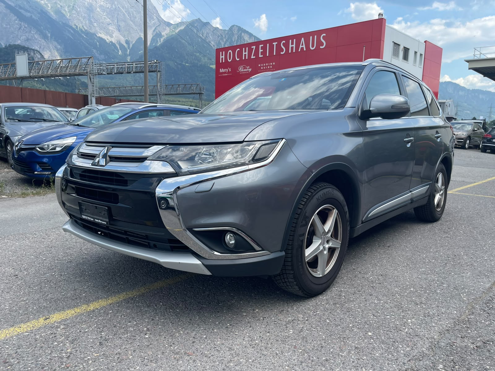 MITSUBISHI Outlander 2.2 DID Style 4WD Automatic-image-0