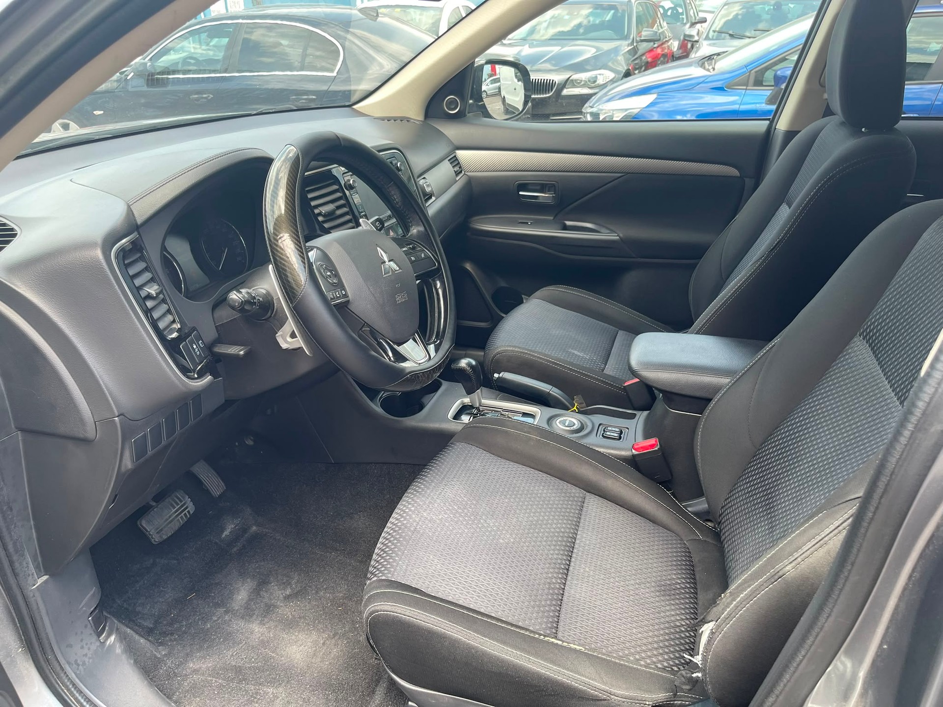 MITSUBISHI Outlander 2.2 DID Style 4WD Automatic-image-13