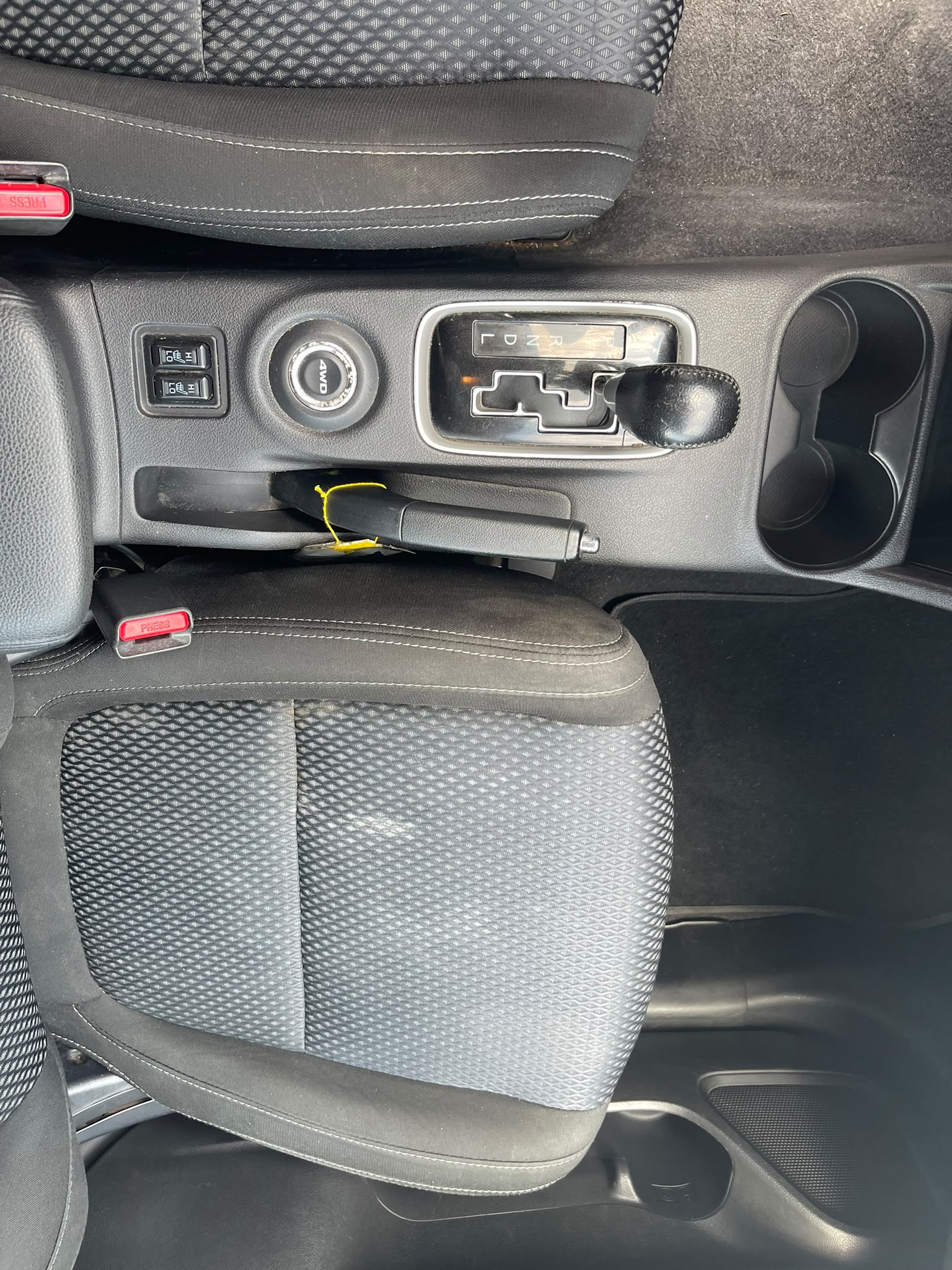 MITSUBISHI Outlander 2.2 DID Style 4WD Automatic-image-12