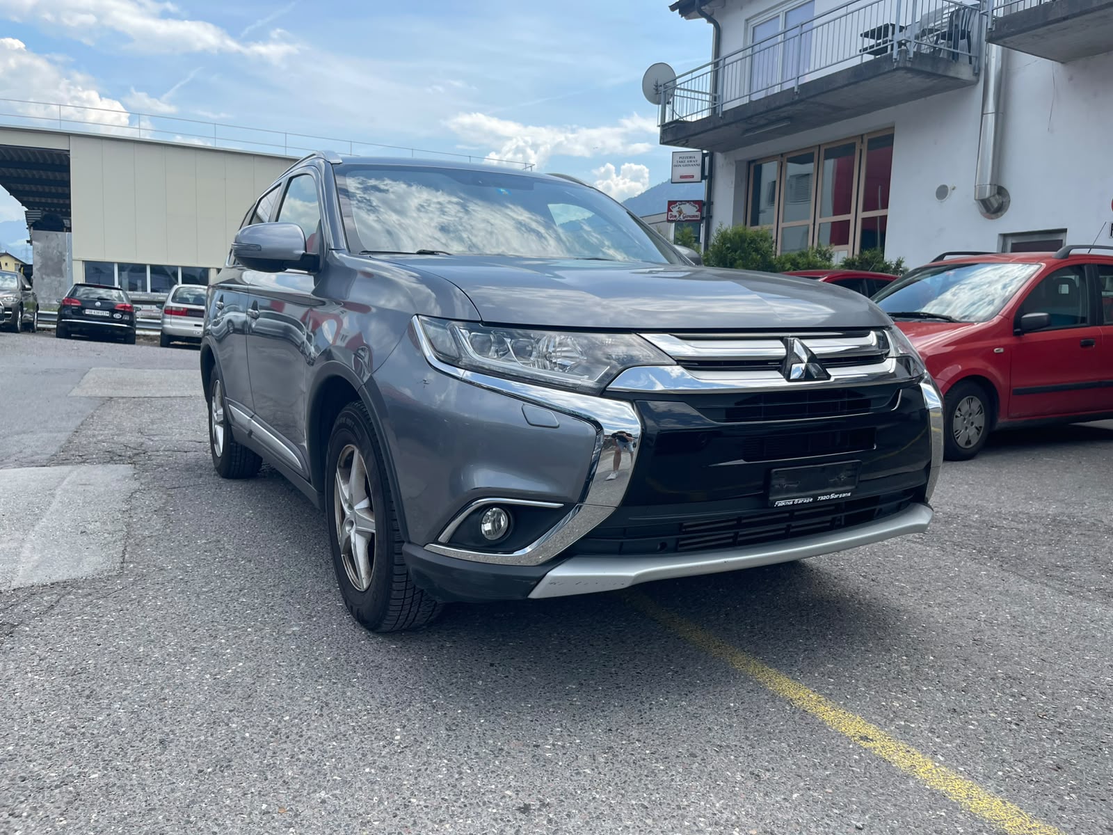 MITSUBISHI Outlander 2.2 DID Style 4WD Automatic-image-1