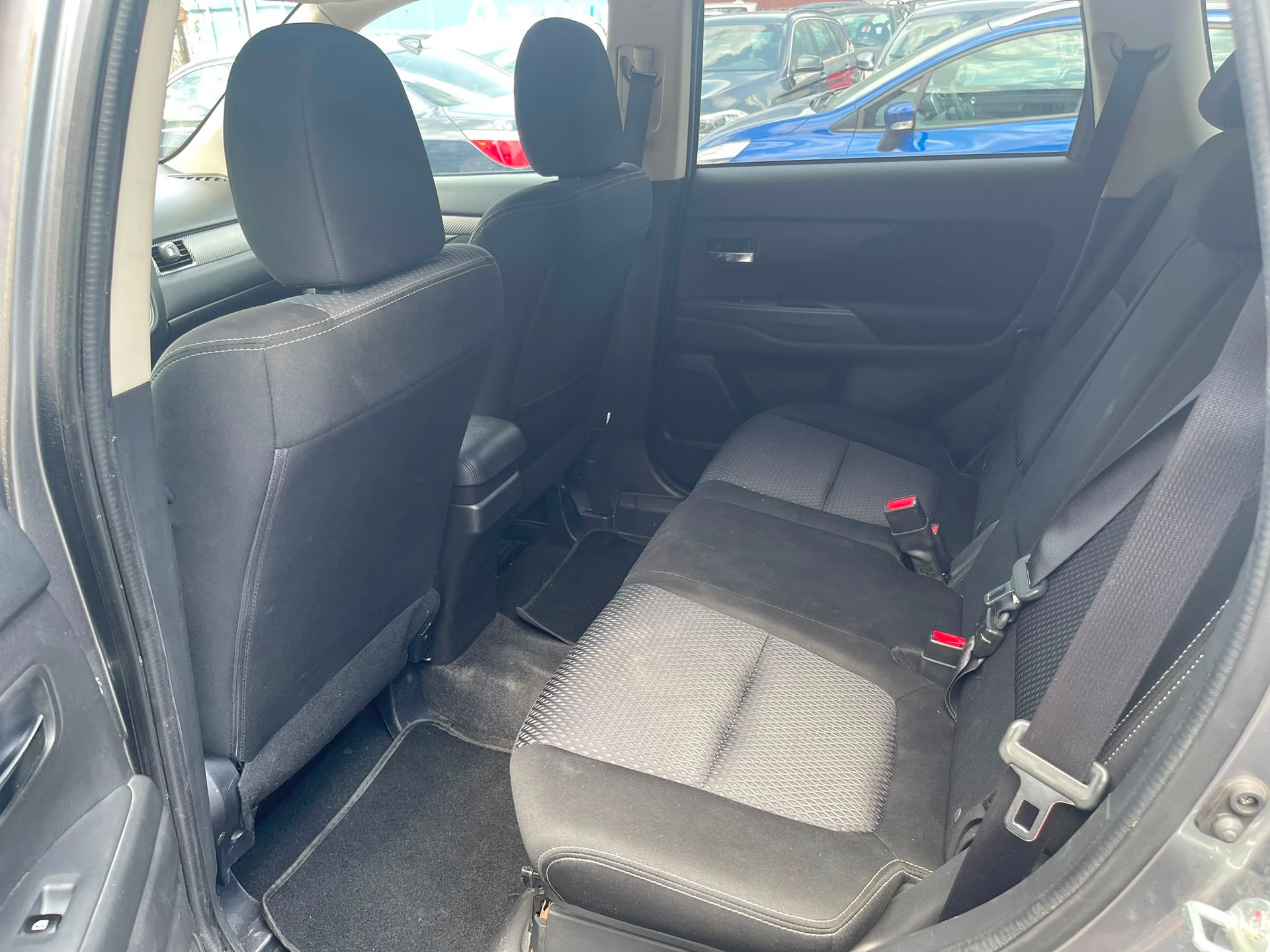 MITSUBISHI Outlander 2.2 DID Style 4WD Automatic-image-14