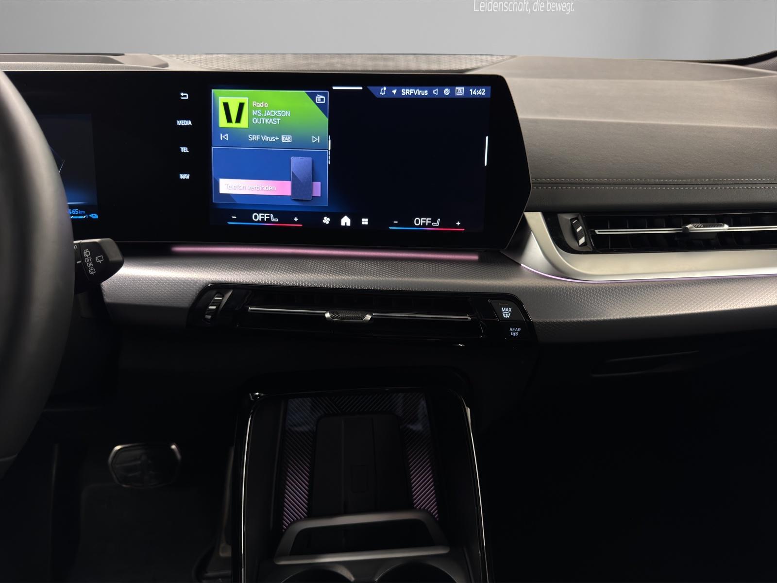 BMW 225e xDrive paddles Active Tourer-image-16