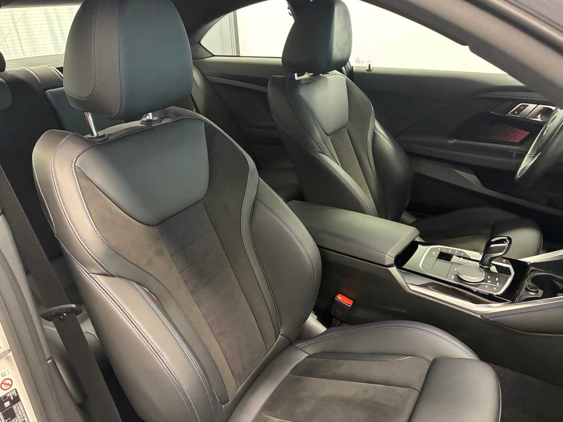 BMW M240i xDrive Coupé-image-9
