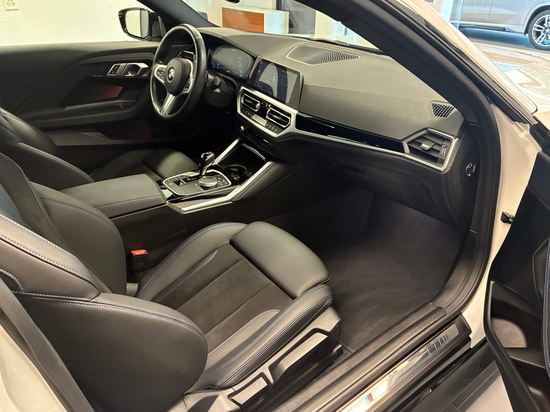 BMW M240i xDrive Coupé-image-8