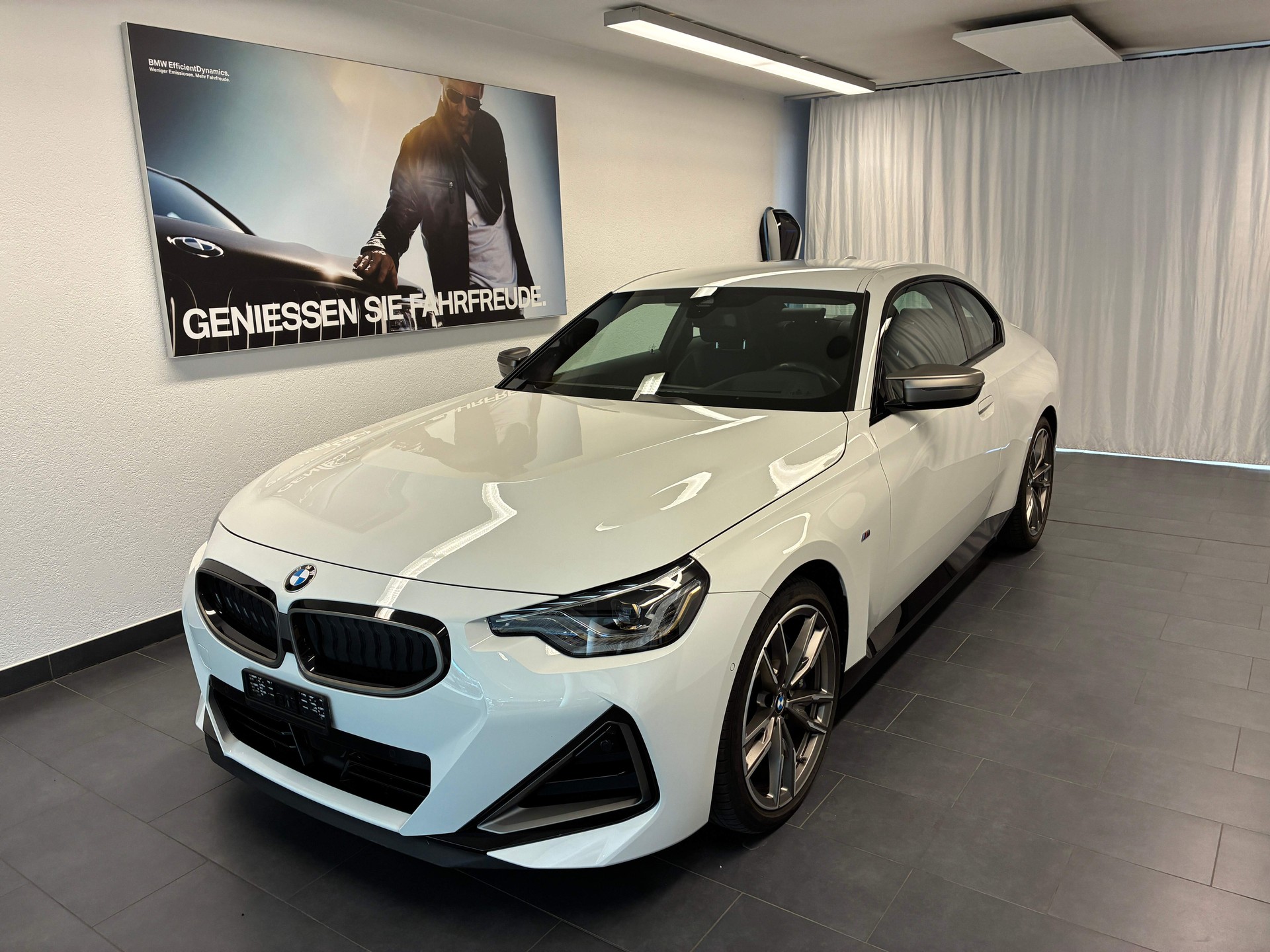 BMW M240i xDrive Coupé-image-0
