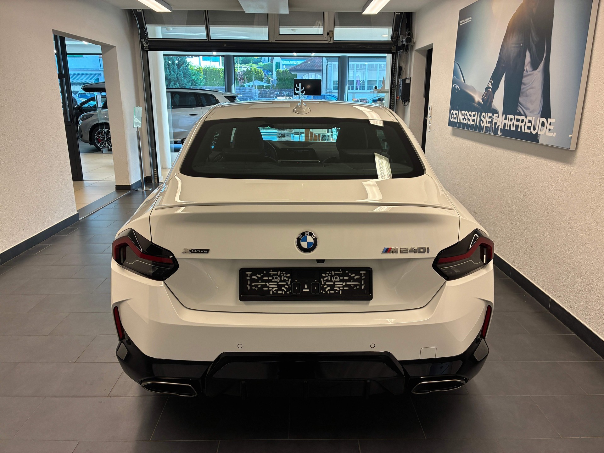 BMW M240i xDrive Coupé-image-4