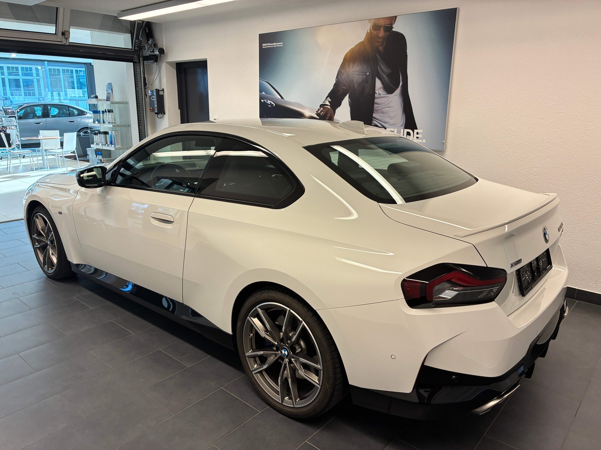 BMW M240i xDrive Coupé-image-3