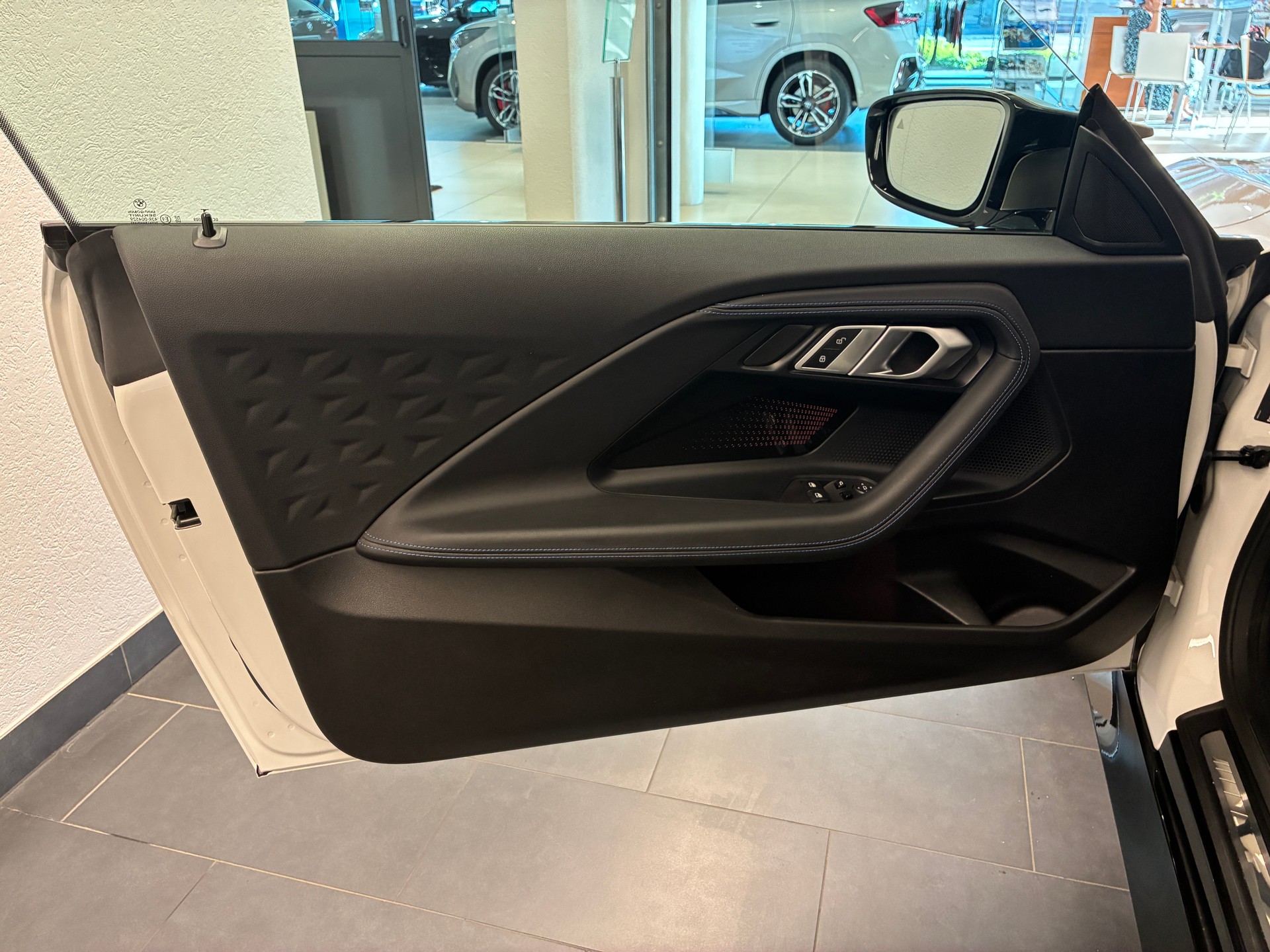 BMW M240i xDrive Coupé-image-14