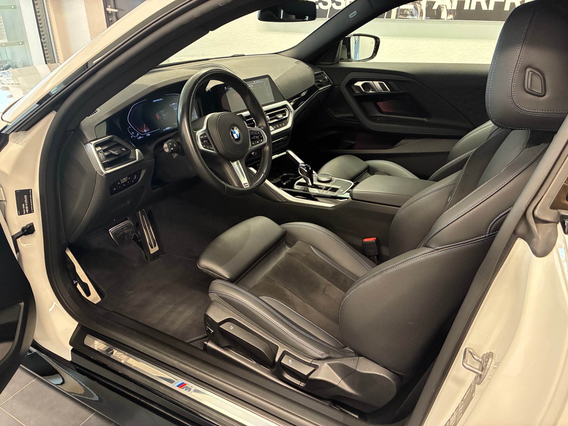 BMW M240i xDrive Coupé-image-6