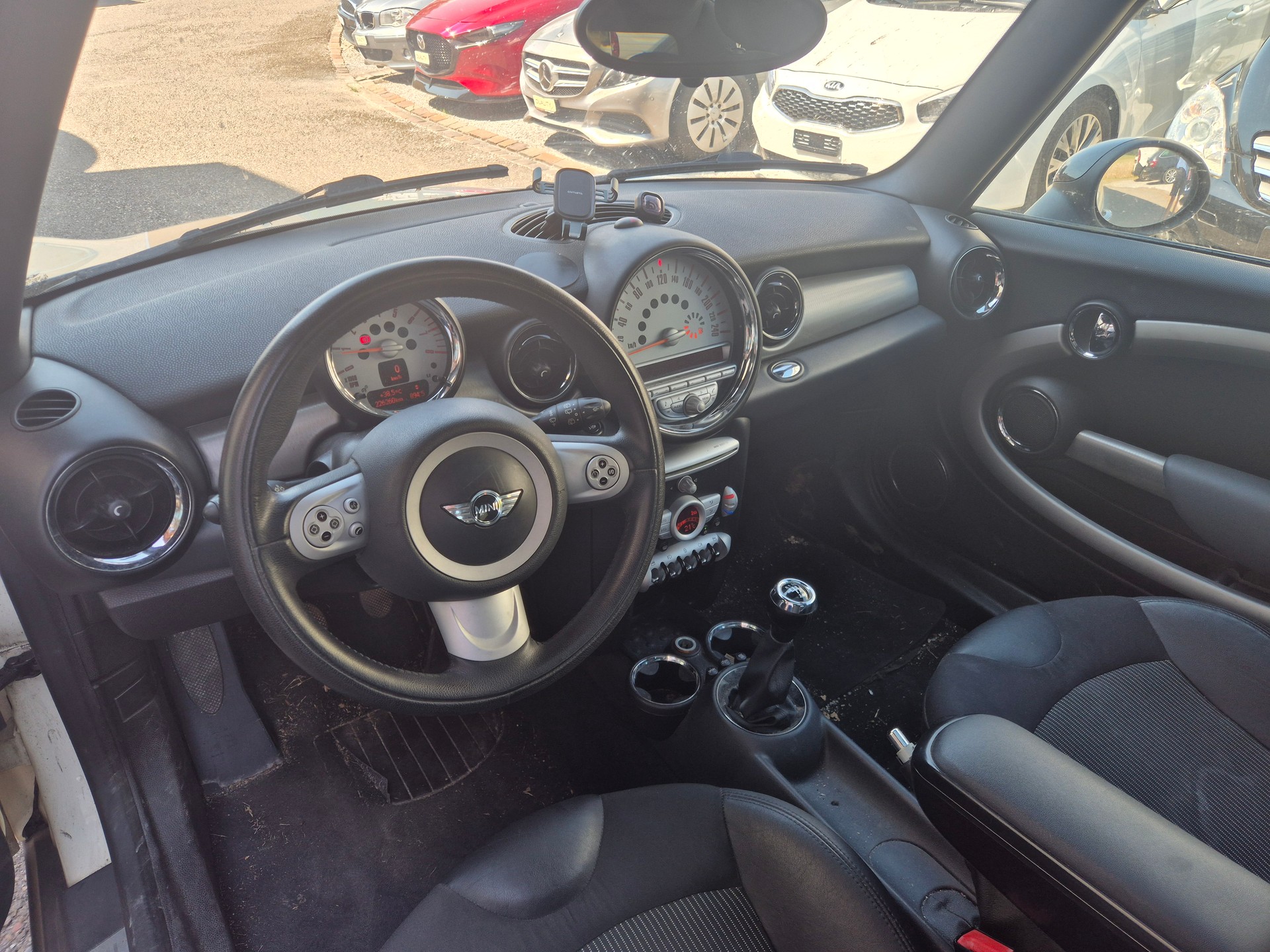 MINI Clubman Cooper-image-9